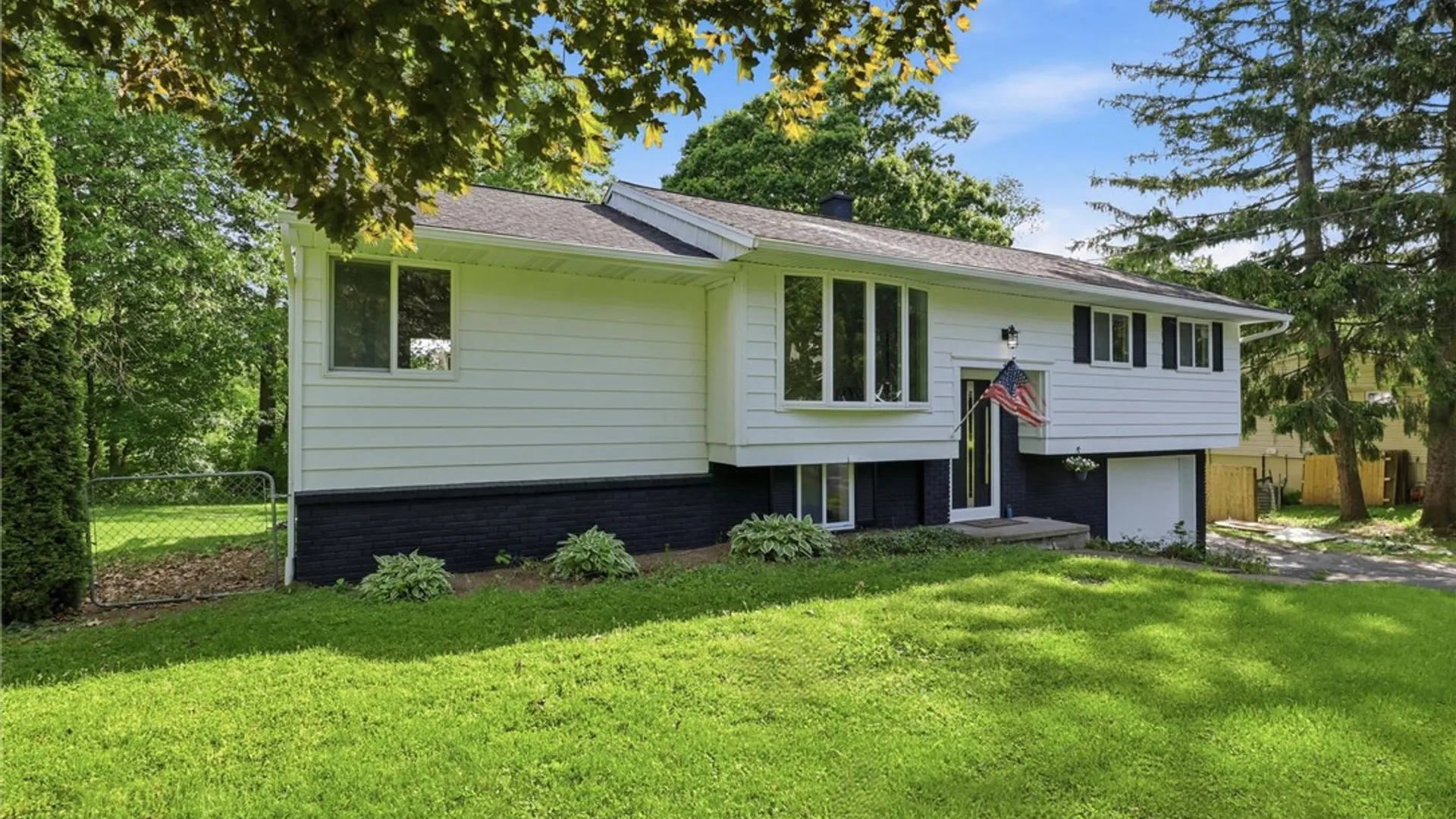 Property at 40 Oak Hill, Perinton, NY 14526 2