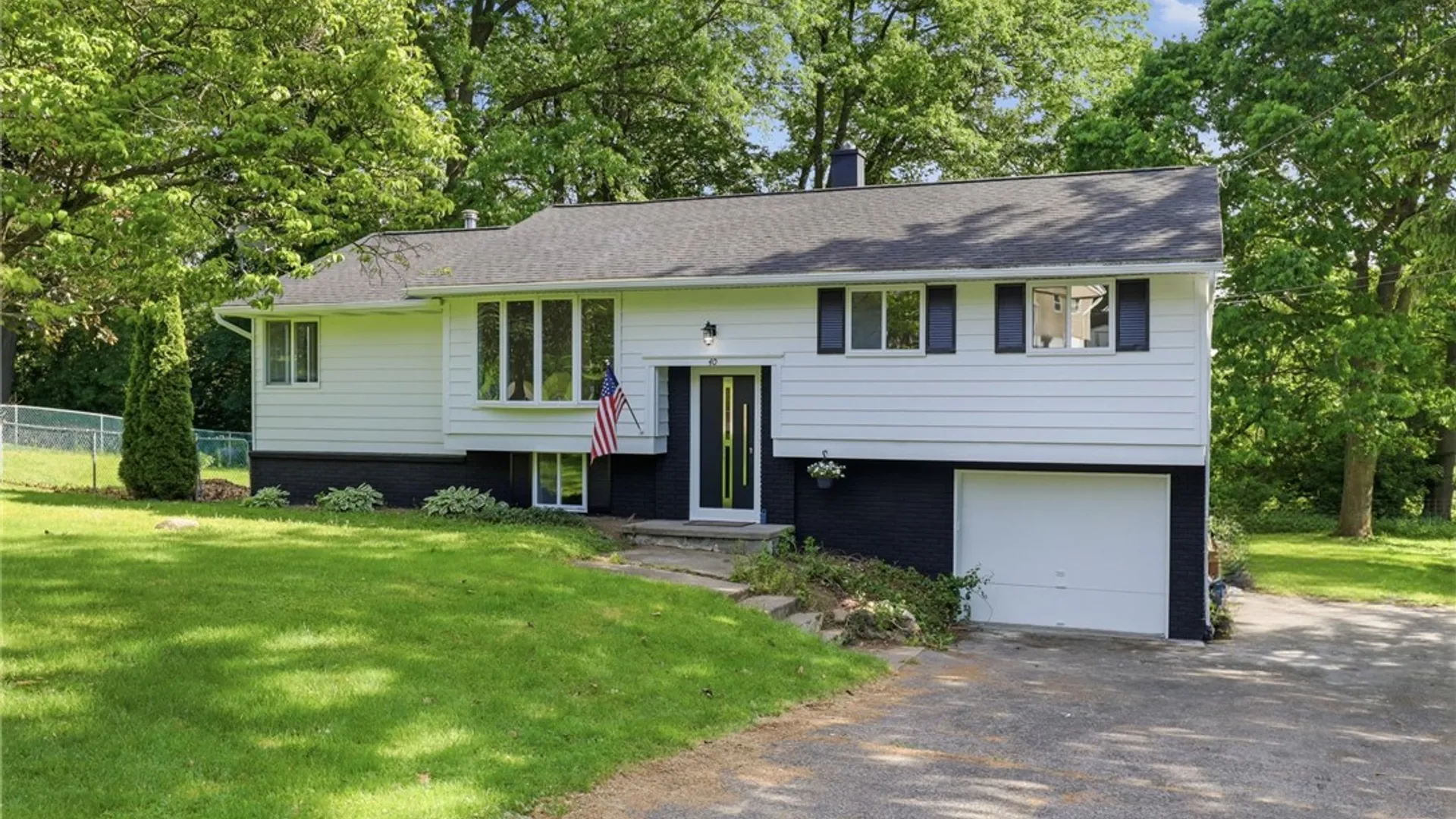 Property at 40 Oak Hill, Perinton, NY 14526 3