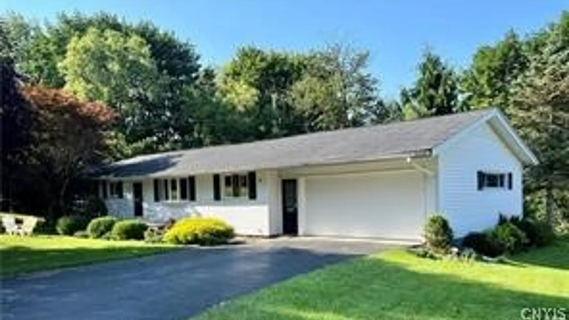 Property at 2 Gayle Road, Skaneateles, NY 13152 3