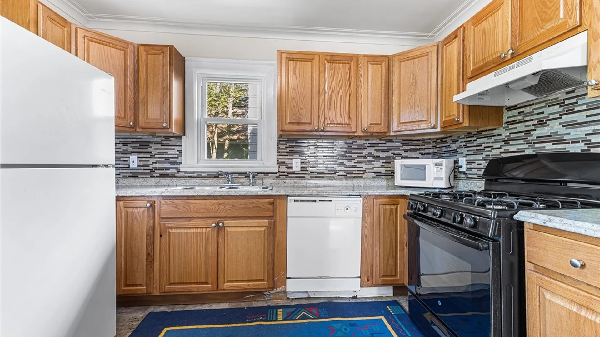 Property at 37 Northrup Place, Buffalo, NY 14214 15