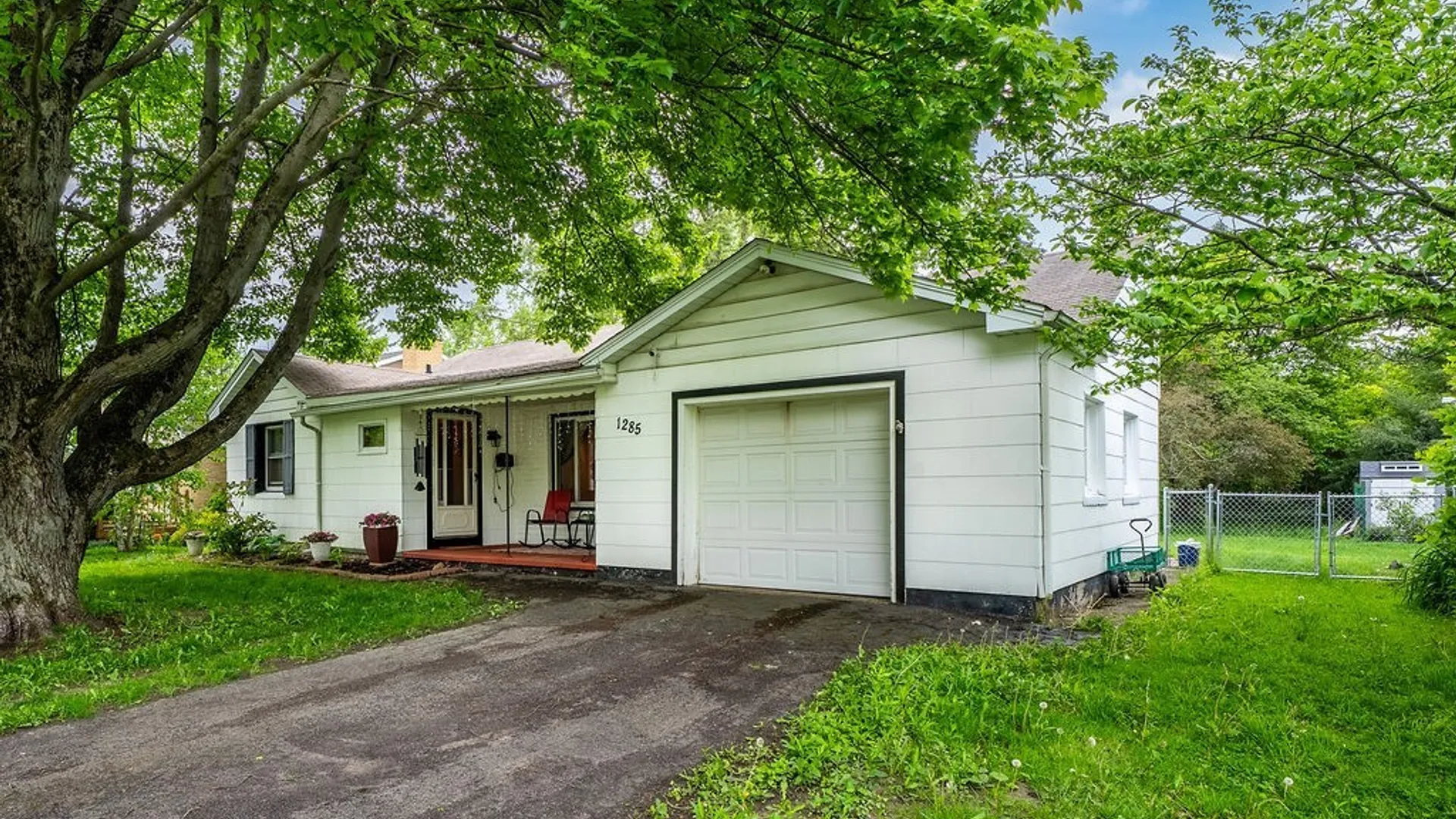 Property at 1285 Parkview Drive, North Tonawanda, NY 14120 3