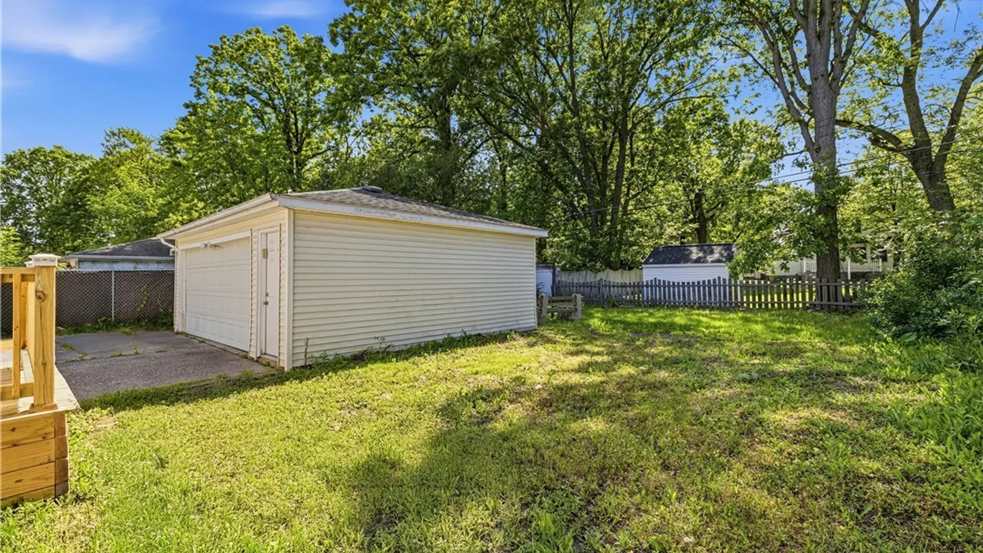 Property at 74 S Huxley Drive, Cheektowaga, NY 14225 32