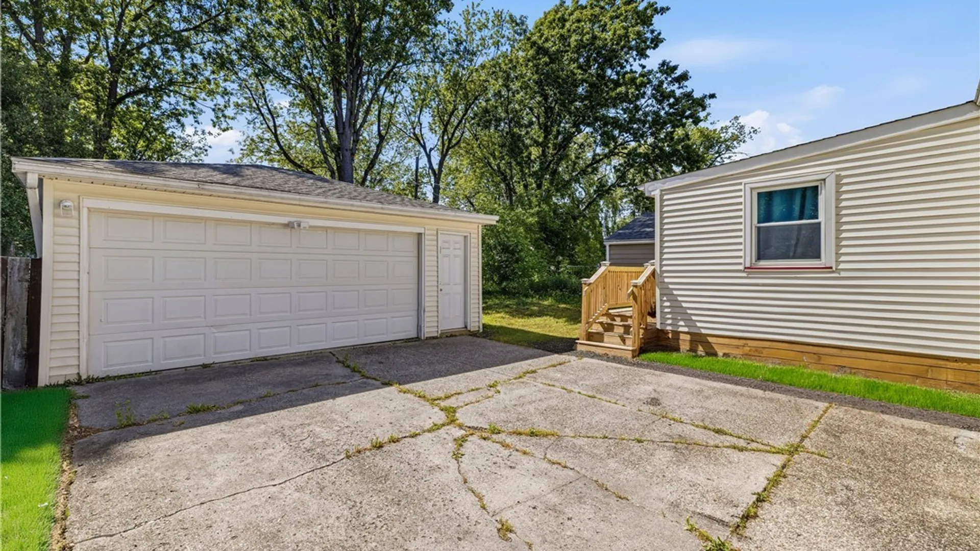 Property at 74 S Huxley Drive, Cheektowaga, NY 14225 4