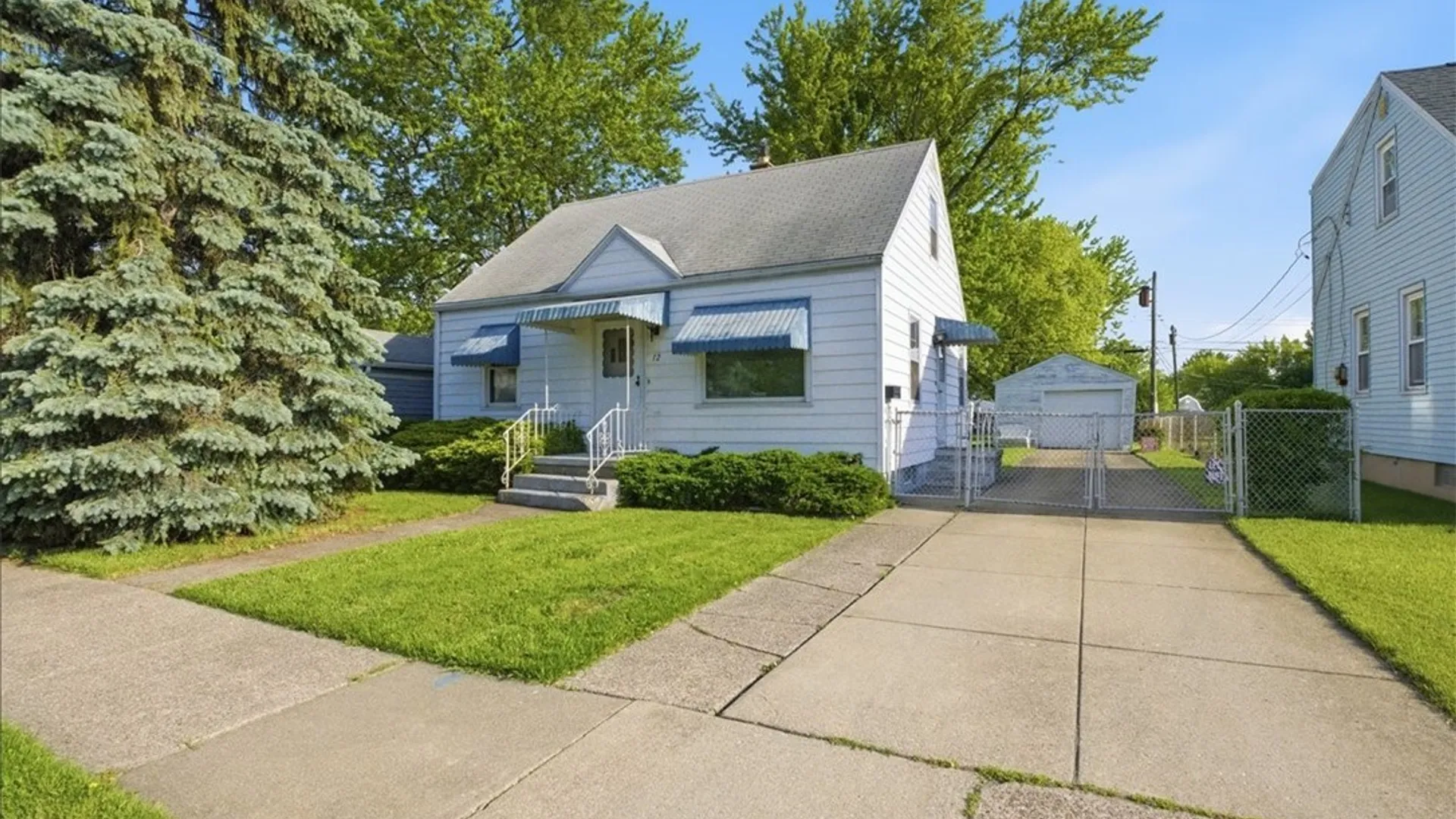 Property at 12 Tussing Lane, Tonawanda, NY 14150 2