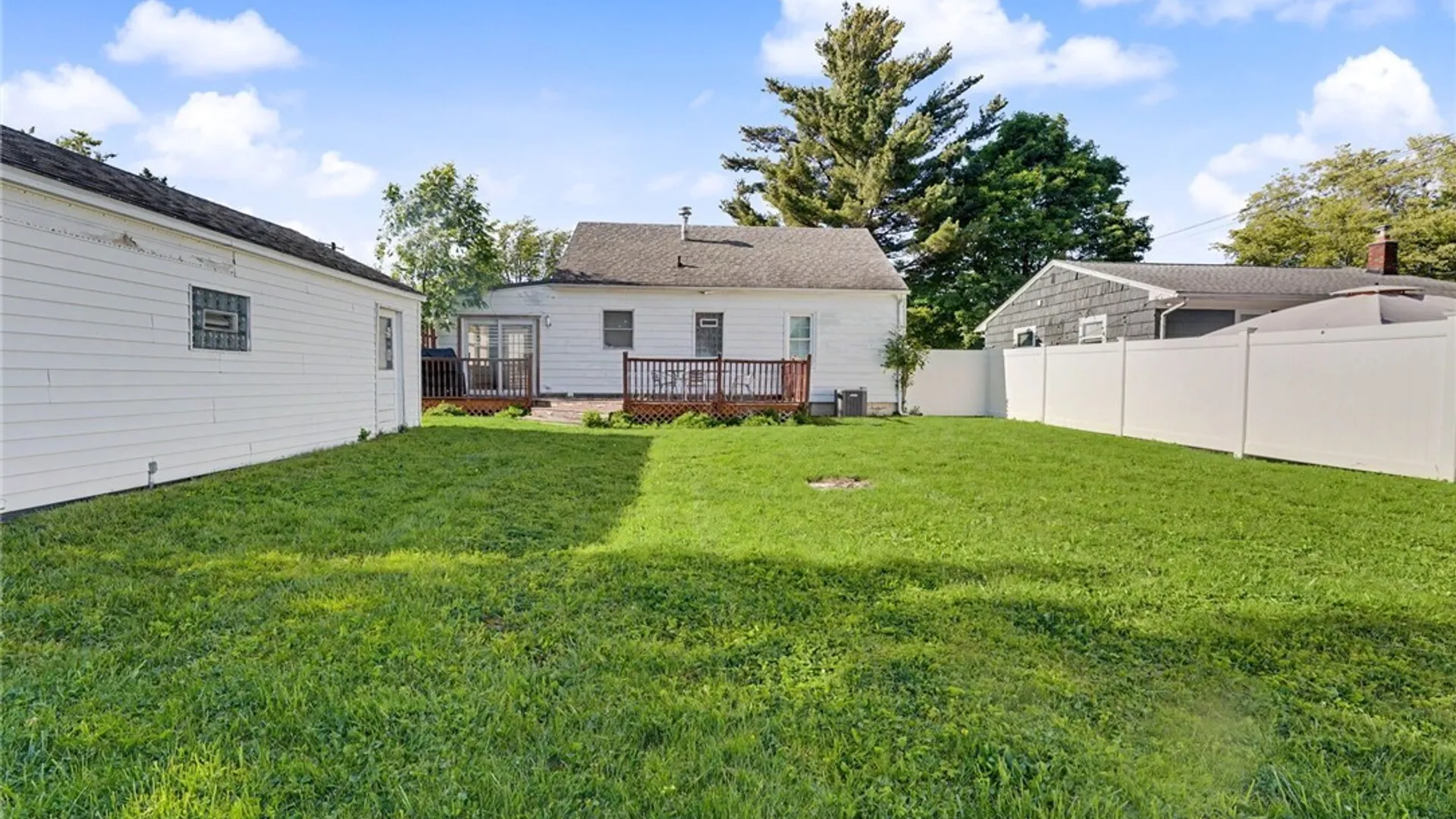 Property at 109 Summit Avenue, West Seneca, NY 14224 22