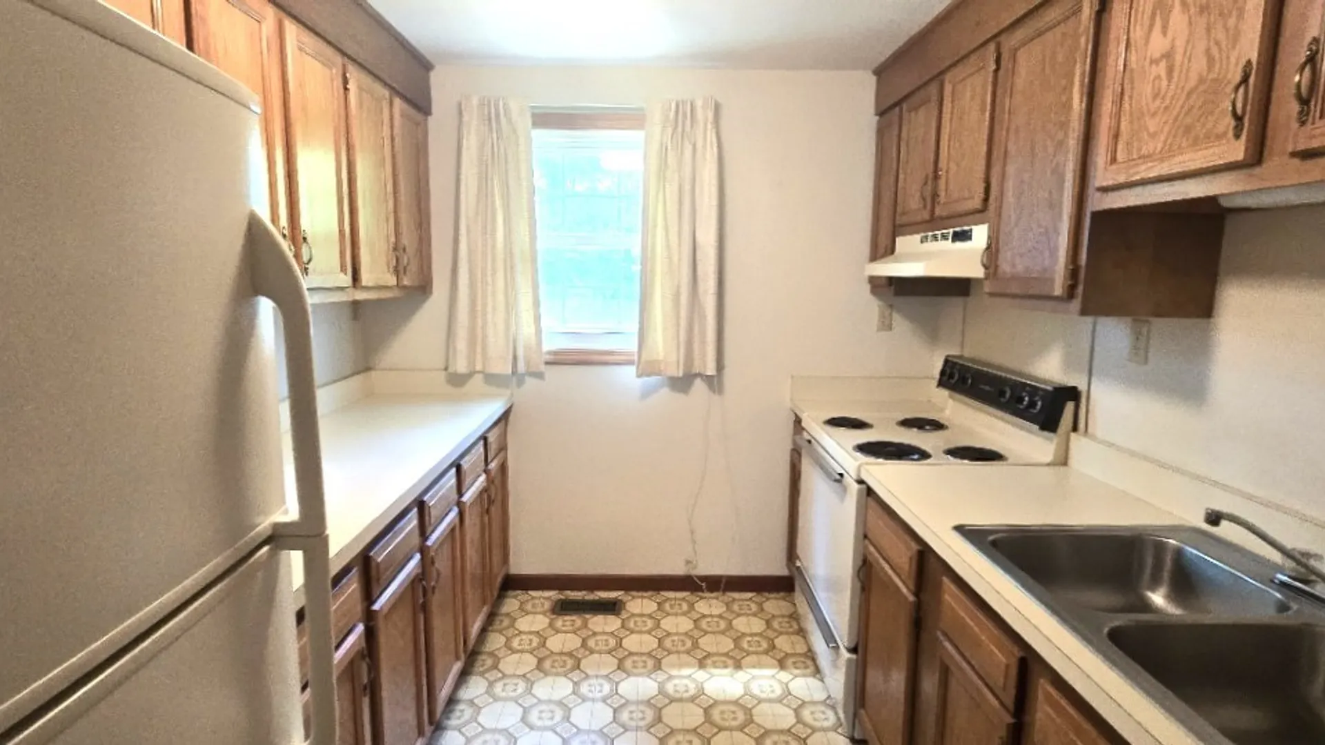 Property at 8361 Sextant Drive, Clay, NY 13027 4