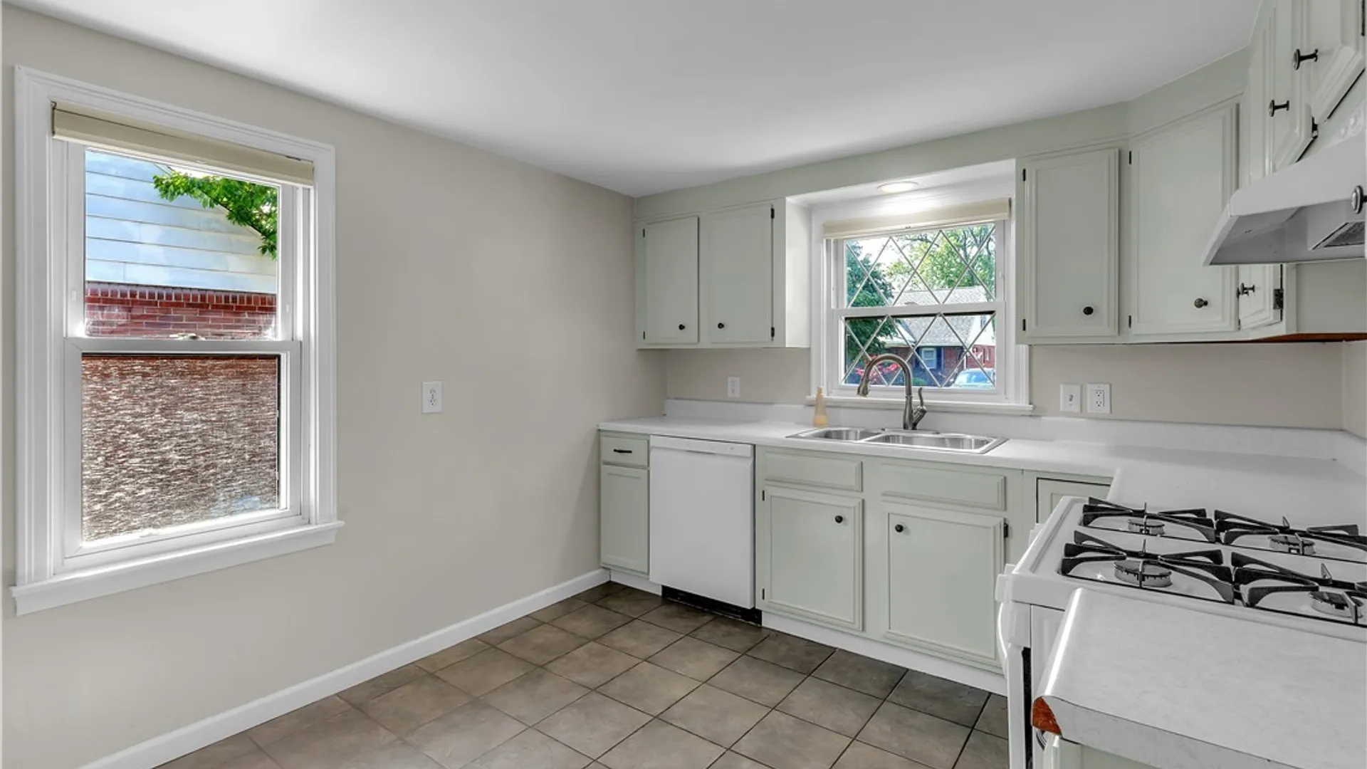 Property at 260 Glencove Road, Tonawanda, NY 14223 7