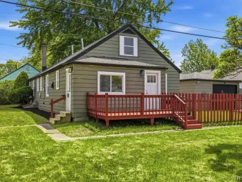 Property at 5 Twain Court, Tonawanda, NY 14150