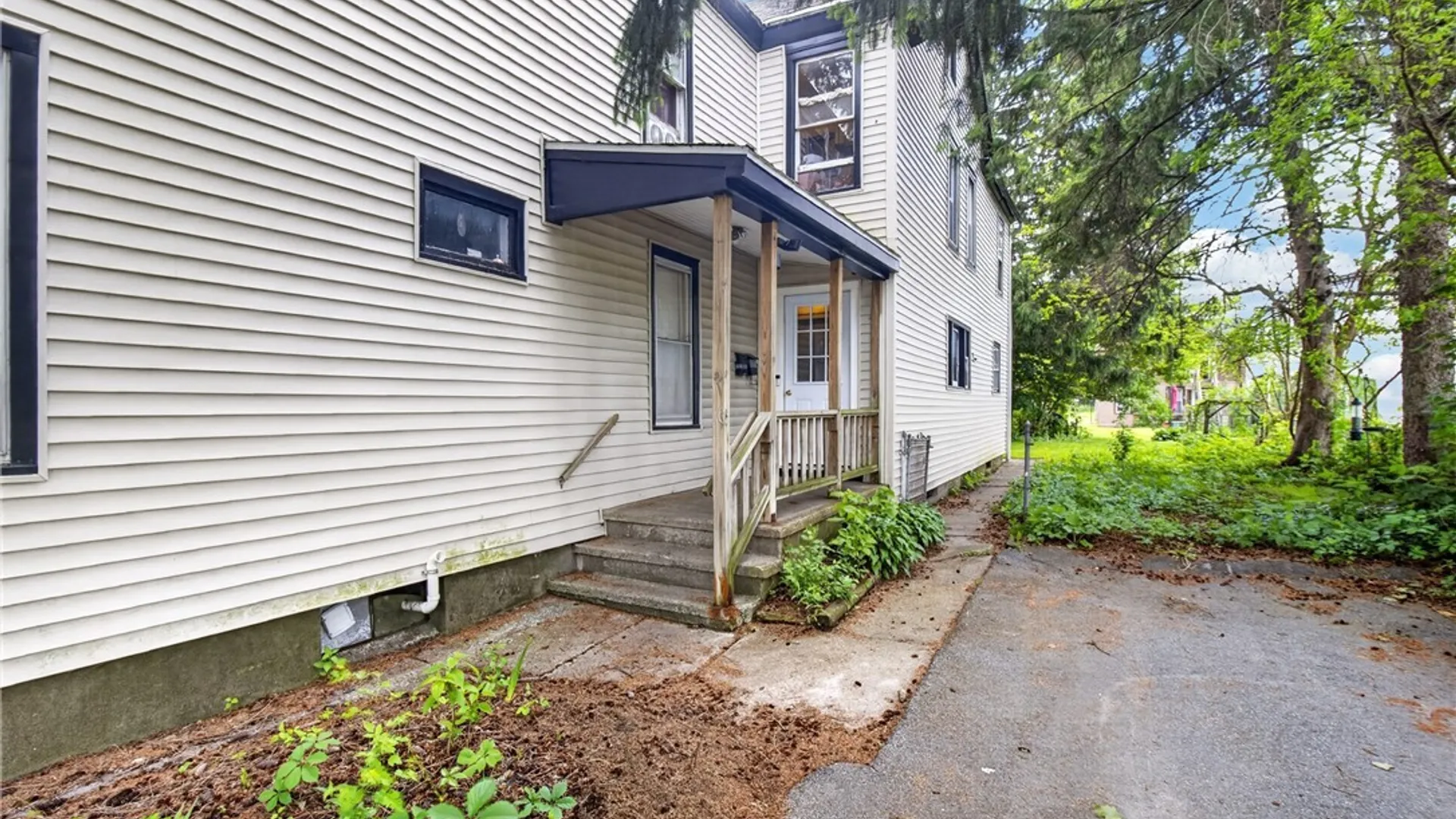 Property at 613 Spring Street, Utica, NY 13502 4