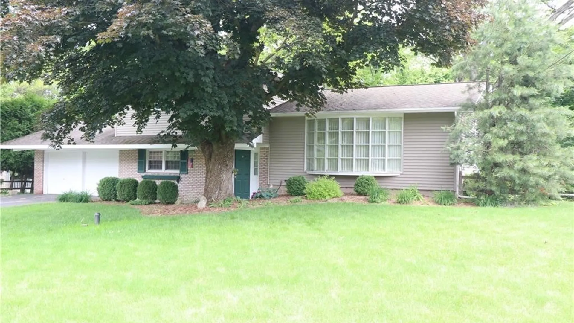 Property at 4564 Stoneledge Lane, Manlius, NY 13104 2