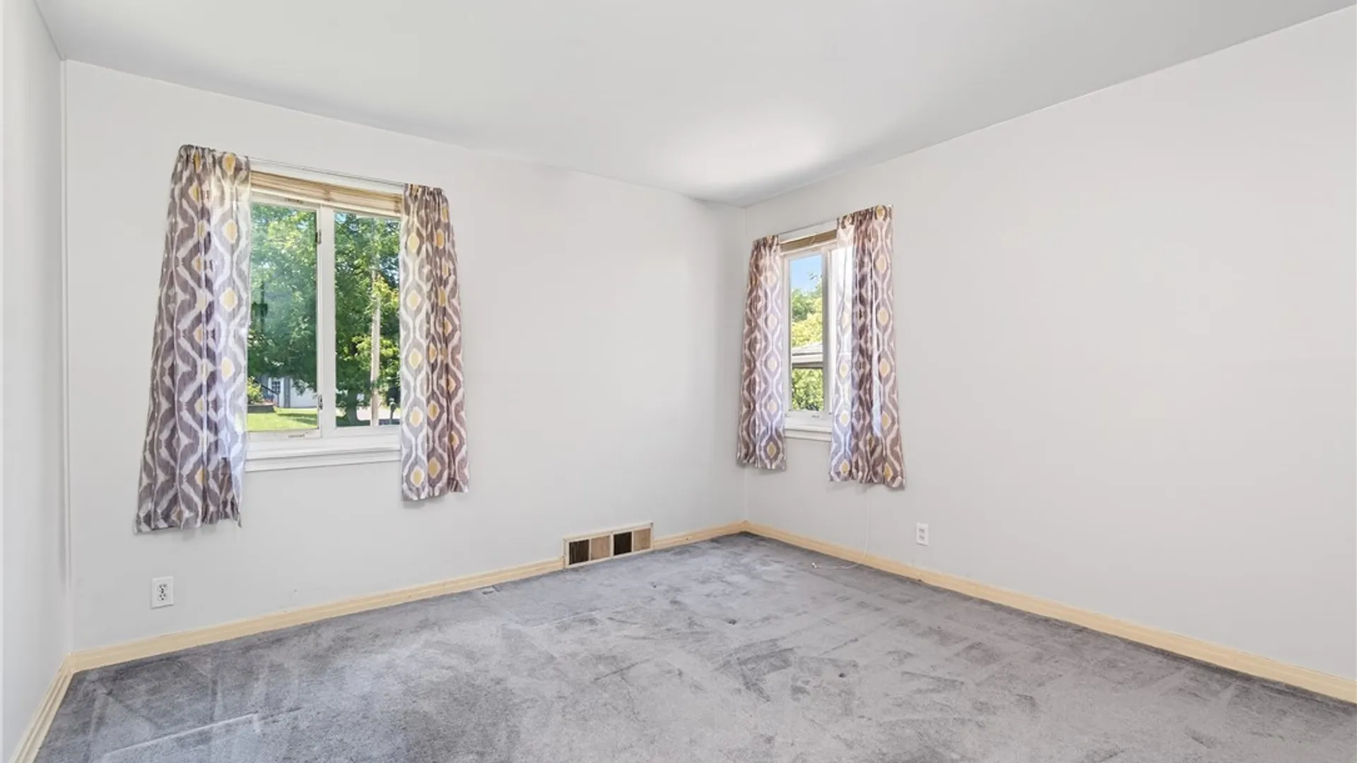 Property at 2662 Greenfield Avenue, Hamburg, NY 14075 11