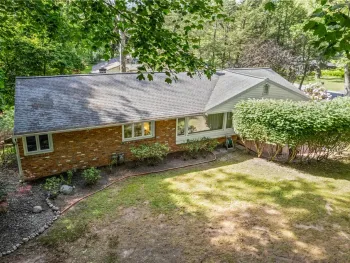 Property at 2 Red Fox Run, Perinton, NY 14534