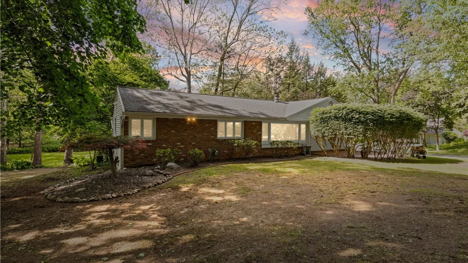 Property at 2 Red Fox Run, Perinton, NY 14534 2