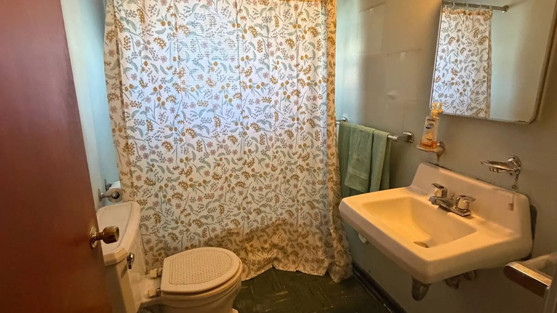 Property at 1062 6th St, Schenectady, NY 12303 11