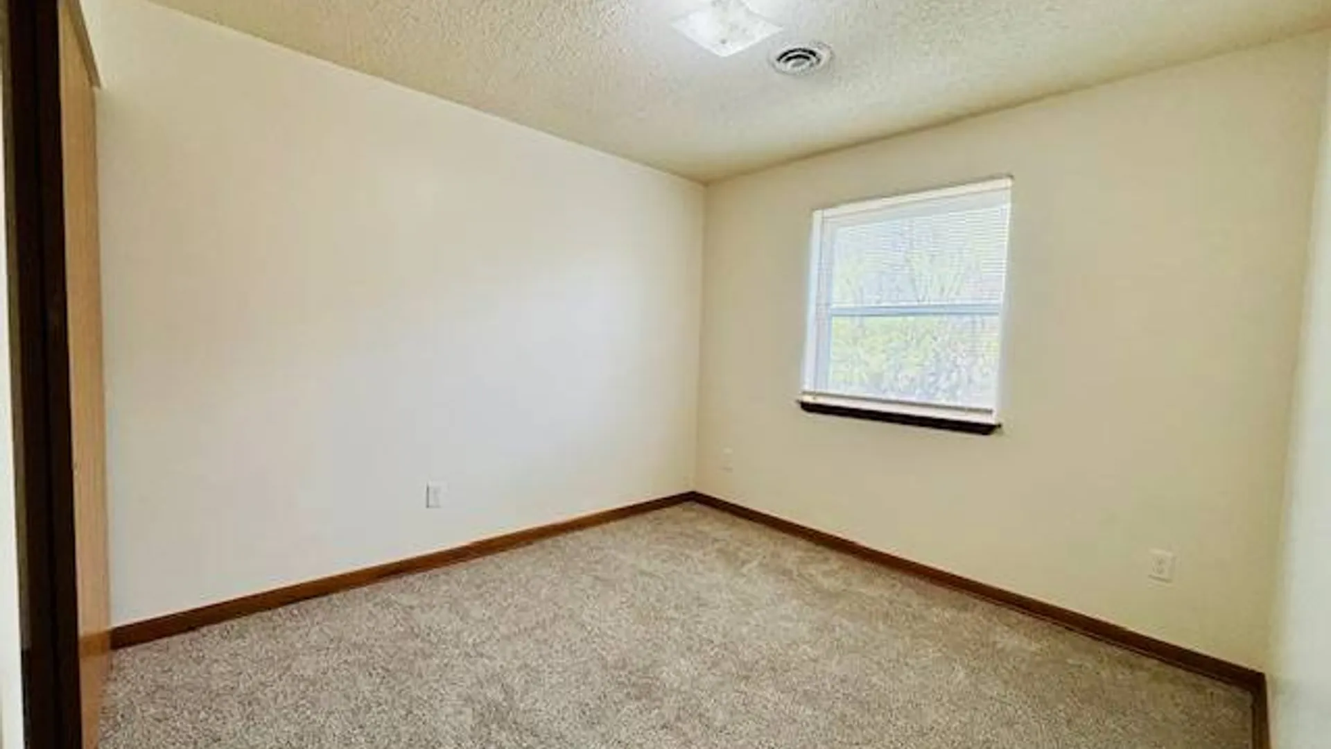 Property at 510 Cambridge Manor Drive, Scotia, NY 12302 11