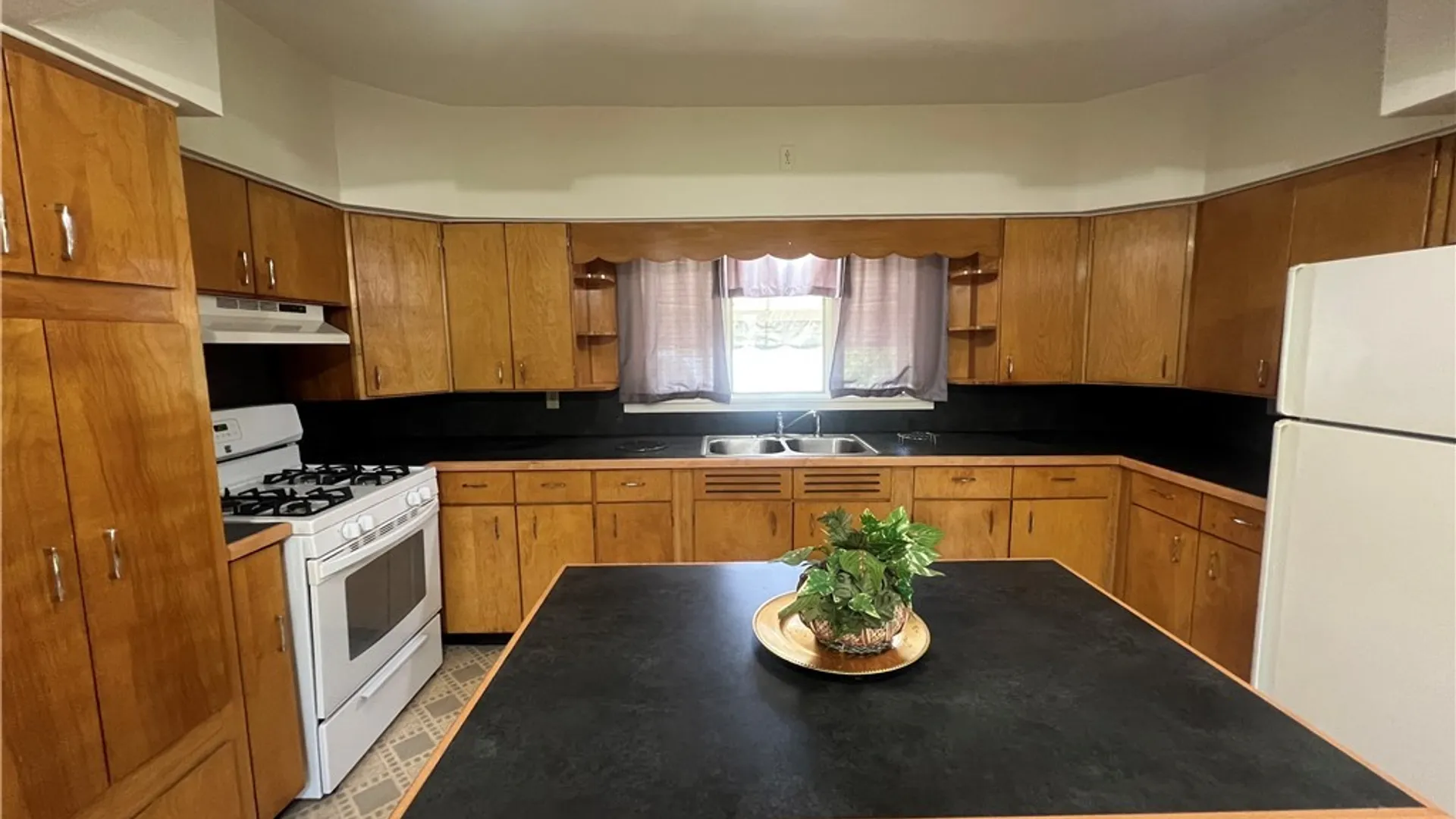 Property at 18 W 10th Street, Jamestown, NY 14701 34