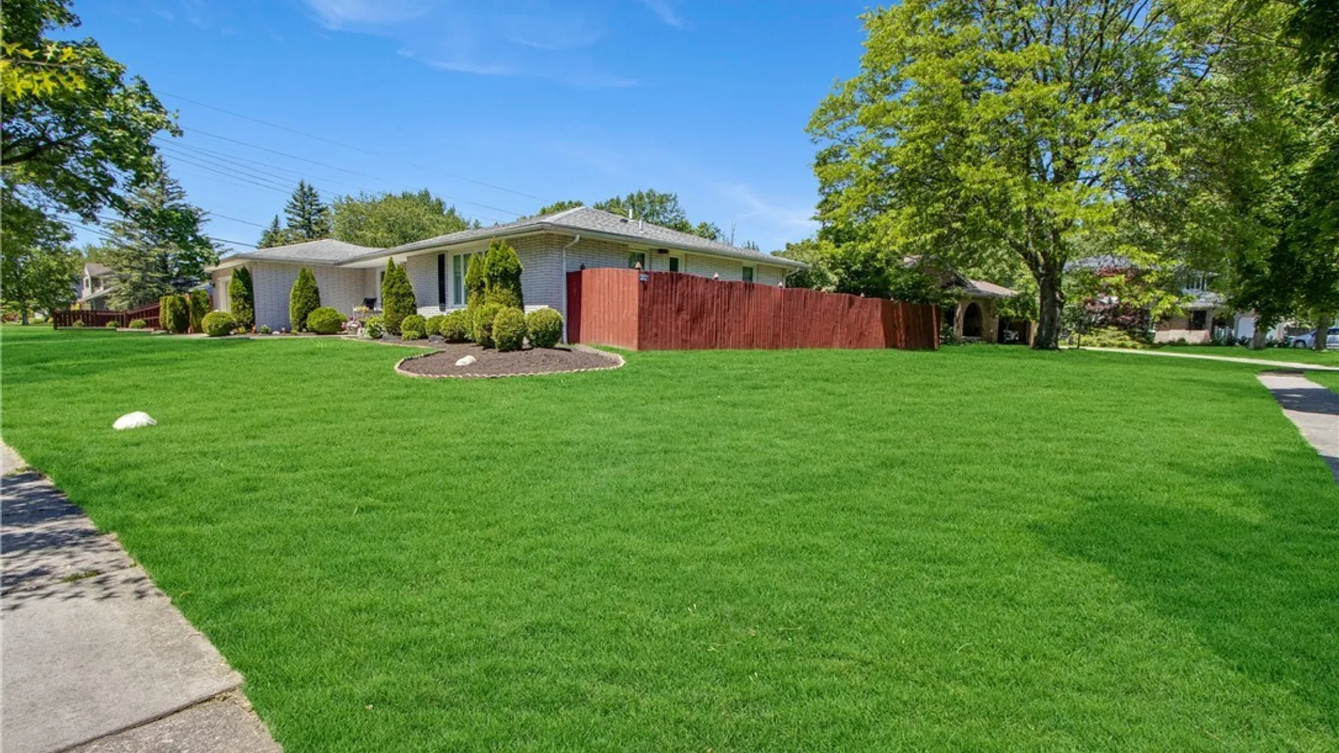 Property at 206 Countryside Lane, Amherst, NY 14221 9