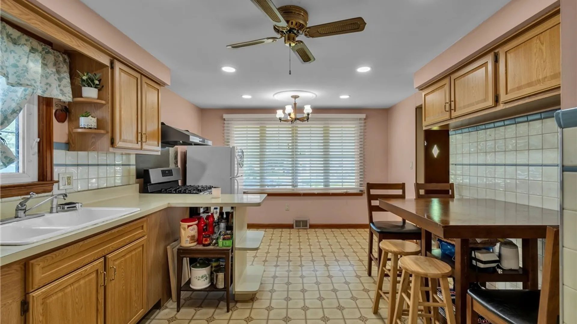 Property at 138 Mcnaughton Avenue, Cheektowaga, NY 14225 3