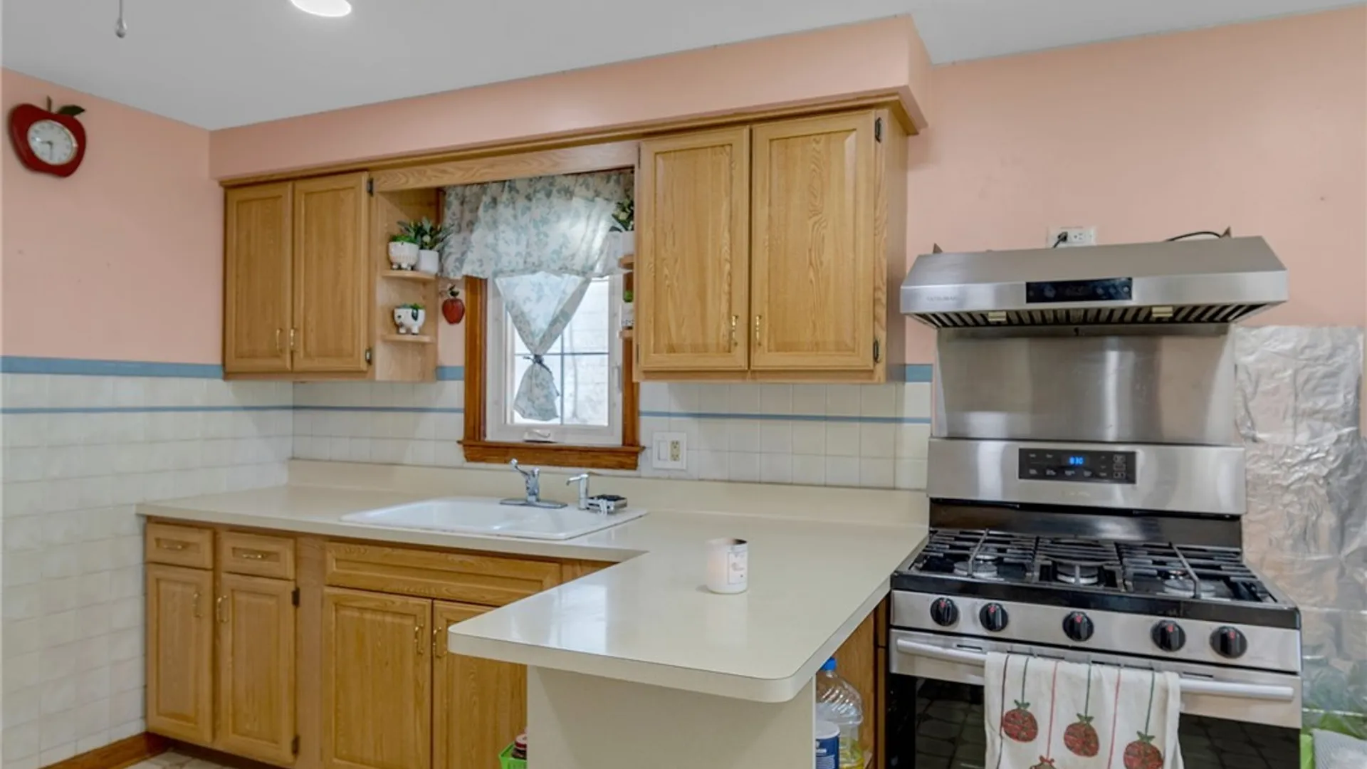 Property at 138 Mcnaughton Avenue, Cheektowaga, NY 14225 9
