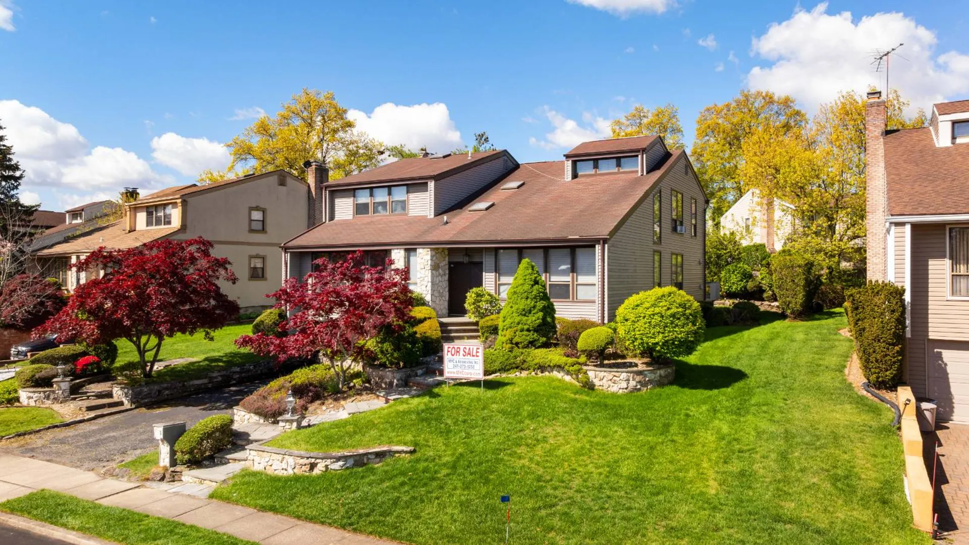 Property at 28 Crest Hollow Ln, Albertson, NY 11507 17