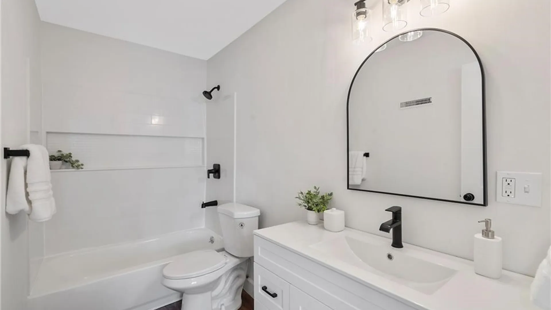 Property at 7891 Areopagitica Avenue, Cicero, NY 13030 21
