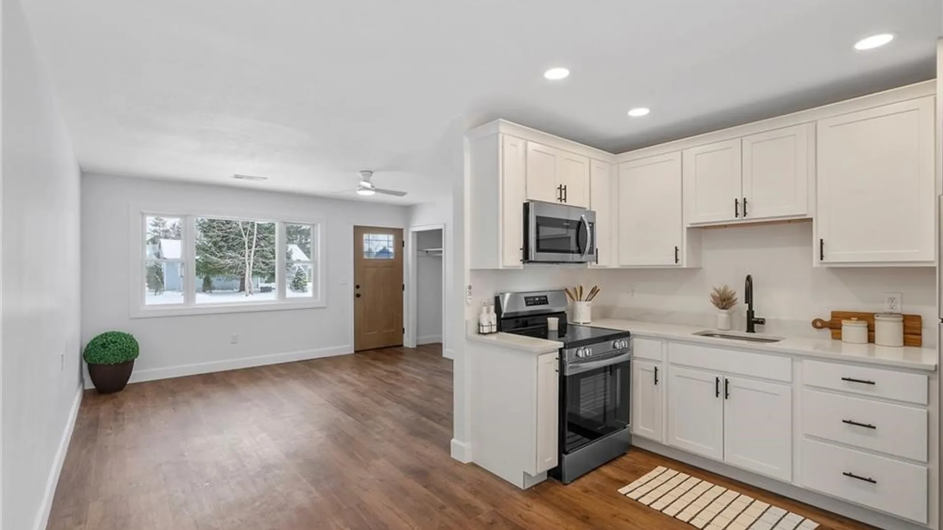 Property at 7891 Areopagitica Avenue, Cicero, NY 13030 8