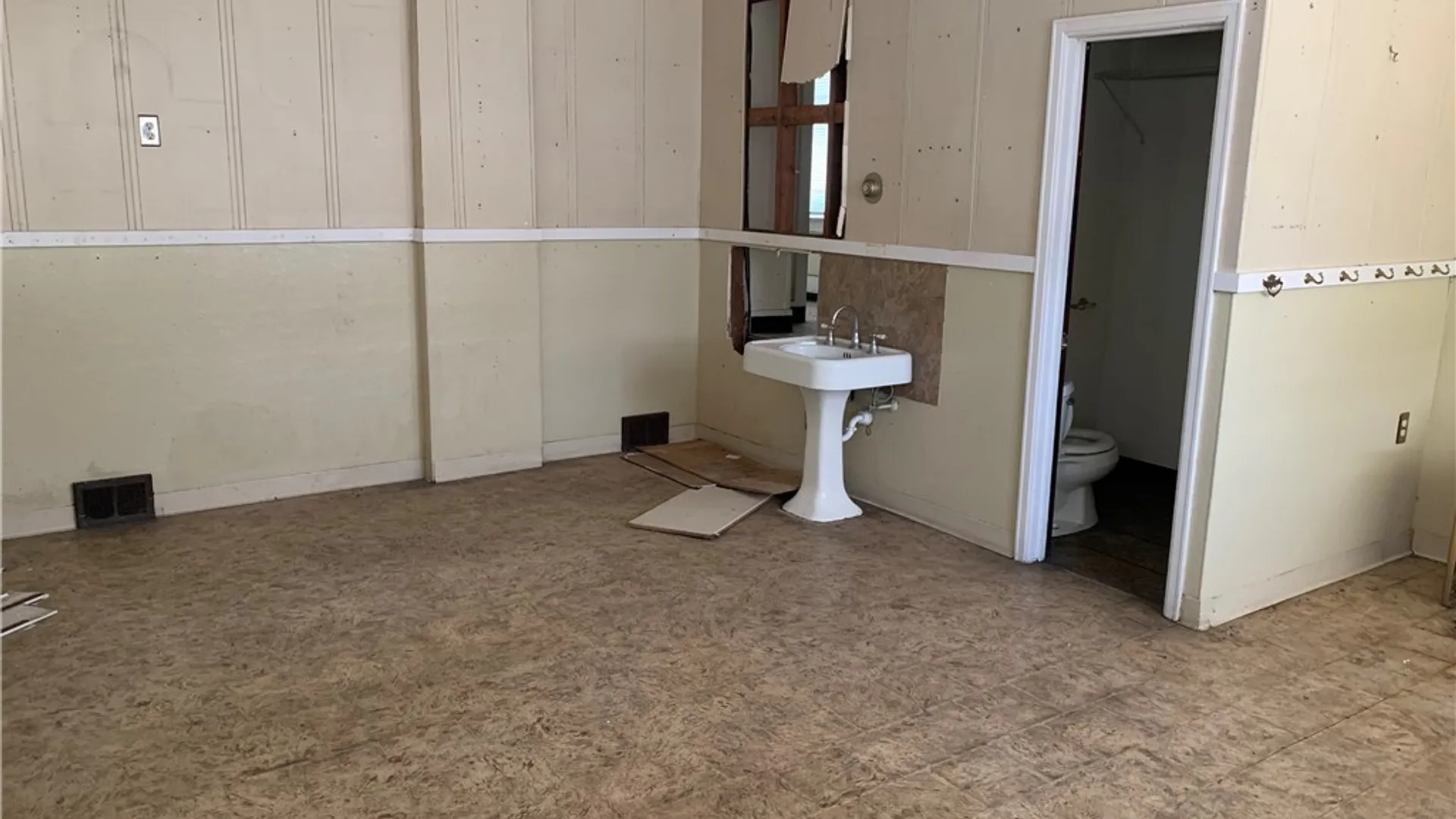 Property at 51 S 2nd Street, Fulton, NY 13069 4