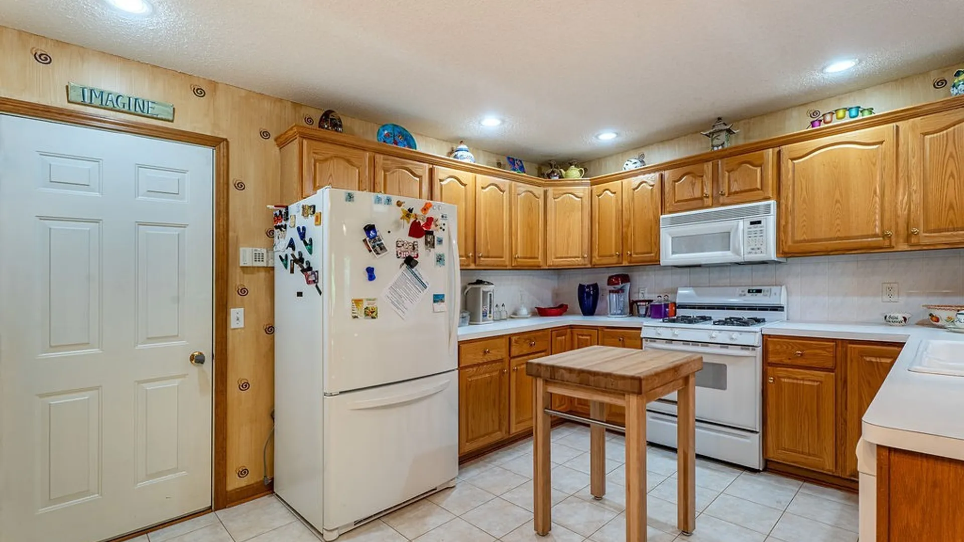 Property at 12 Pineview Court, West Seneca, NY 14224 14