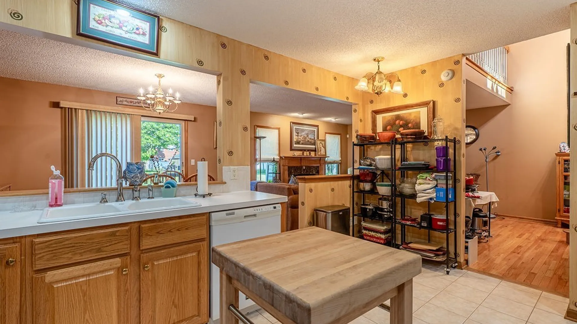 Property at 12 Pineview Court, West Seneca, NY 14224 15