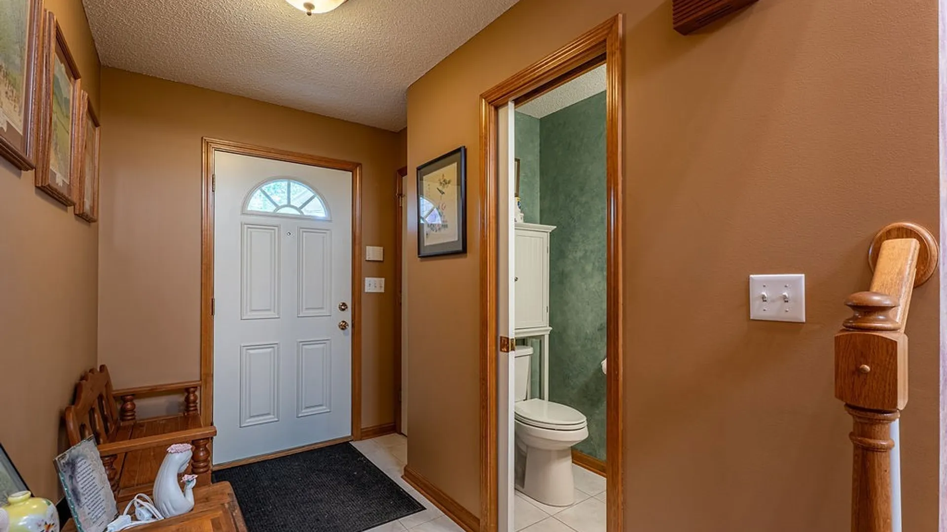 Property at 12 Pineview Court, West Seneca, NY 14224 3