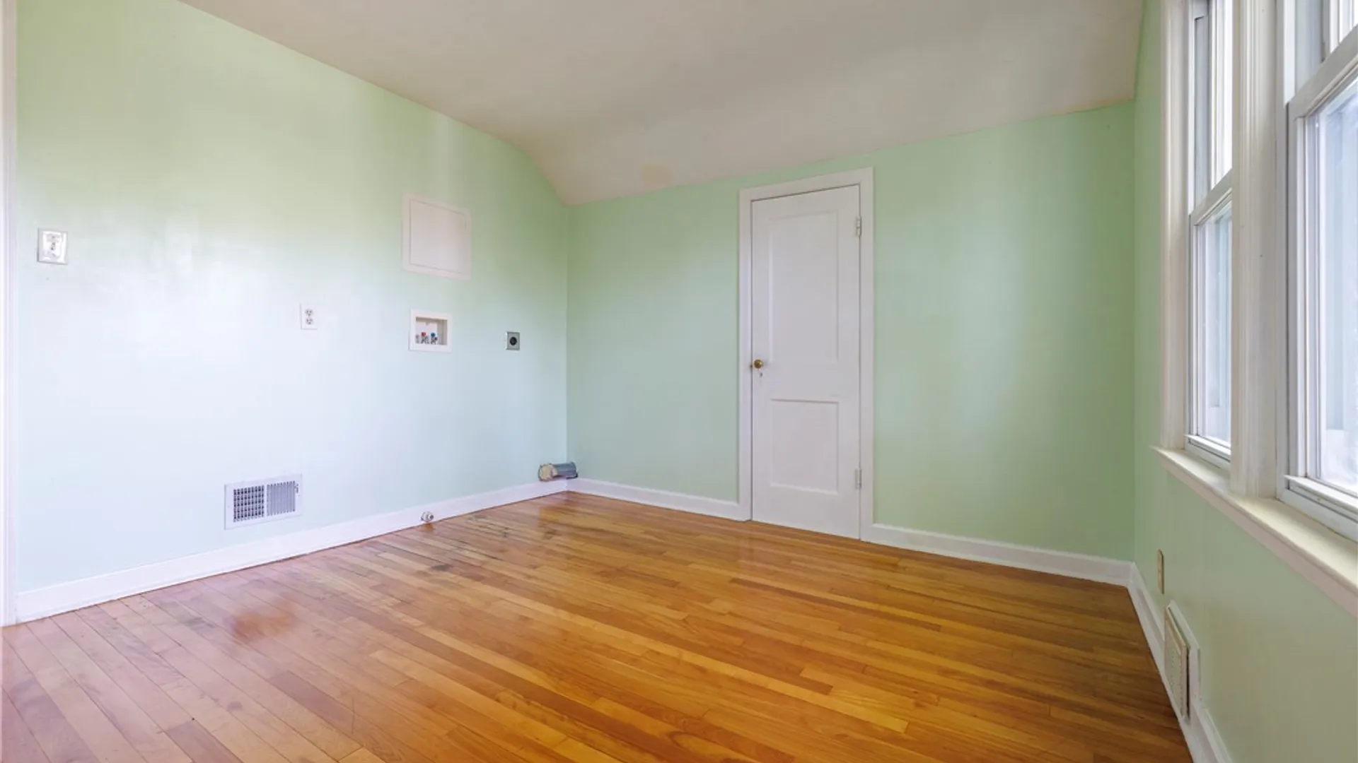 Property at 634 Mertens Avenue, Syracuse, NY 13203 33