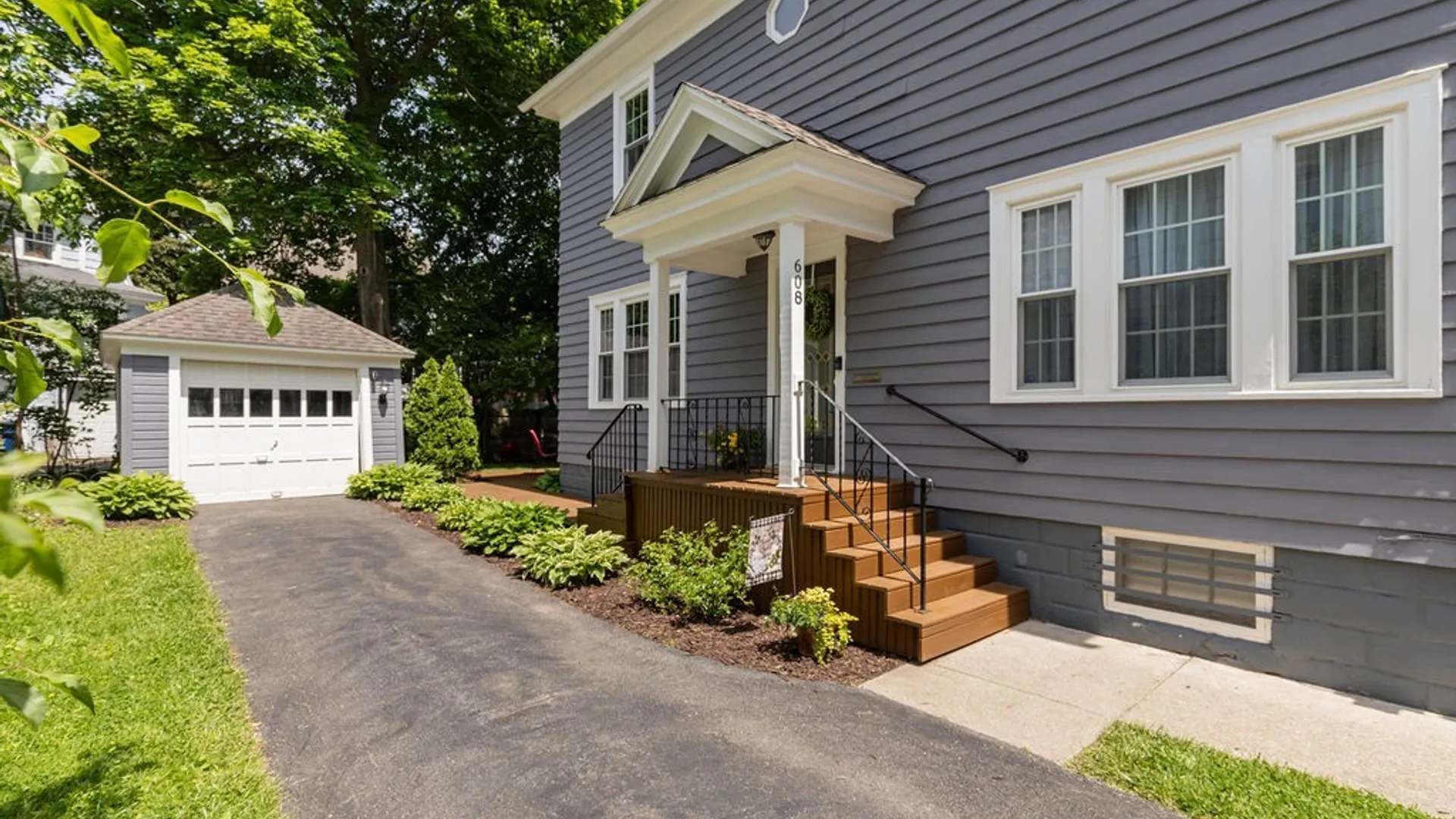 Property at 608 Charmouth Drive, Syracuse, NY 13207 4