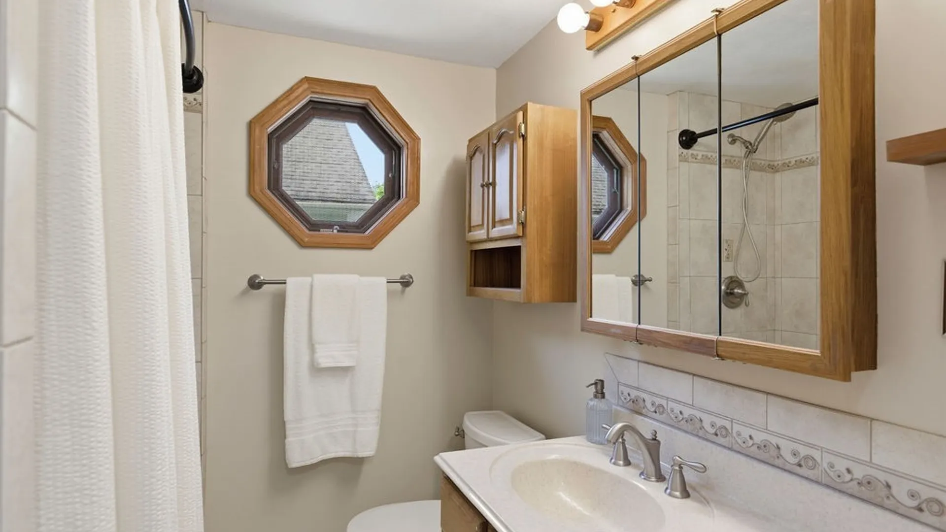 Property at 608 Charmouth Drive, Syracuse, NY 13207 45