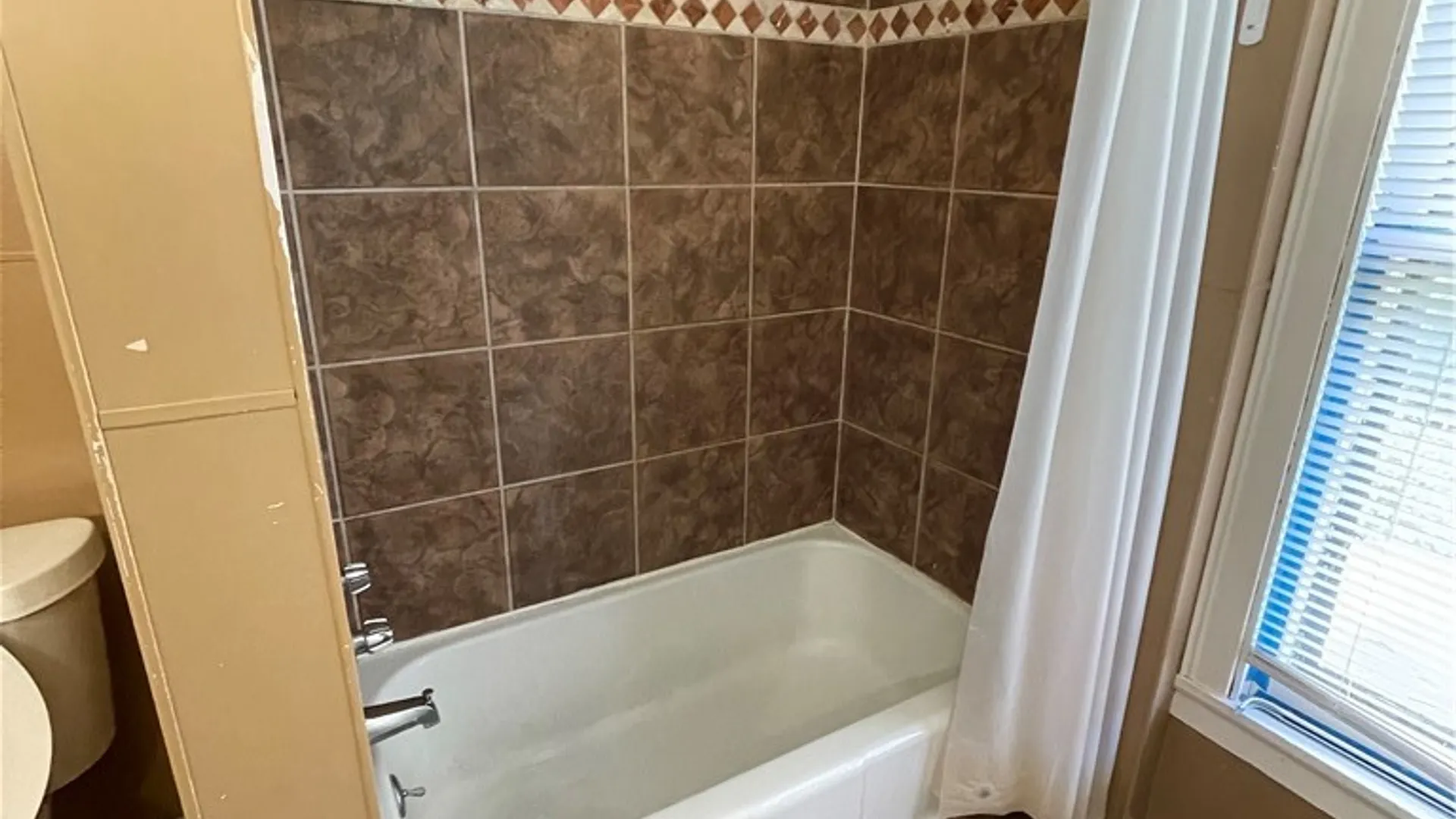 Property at 33 Capitol Street, Auburn, NY 13021 15