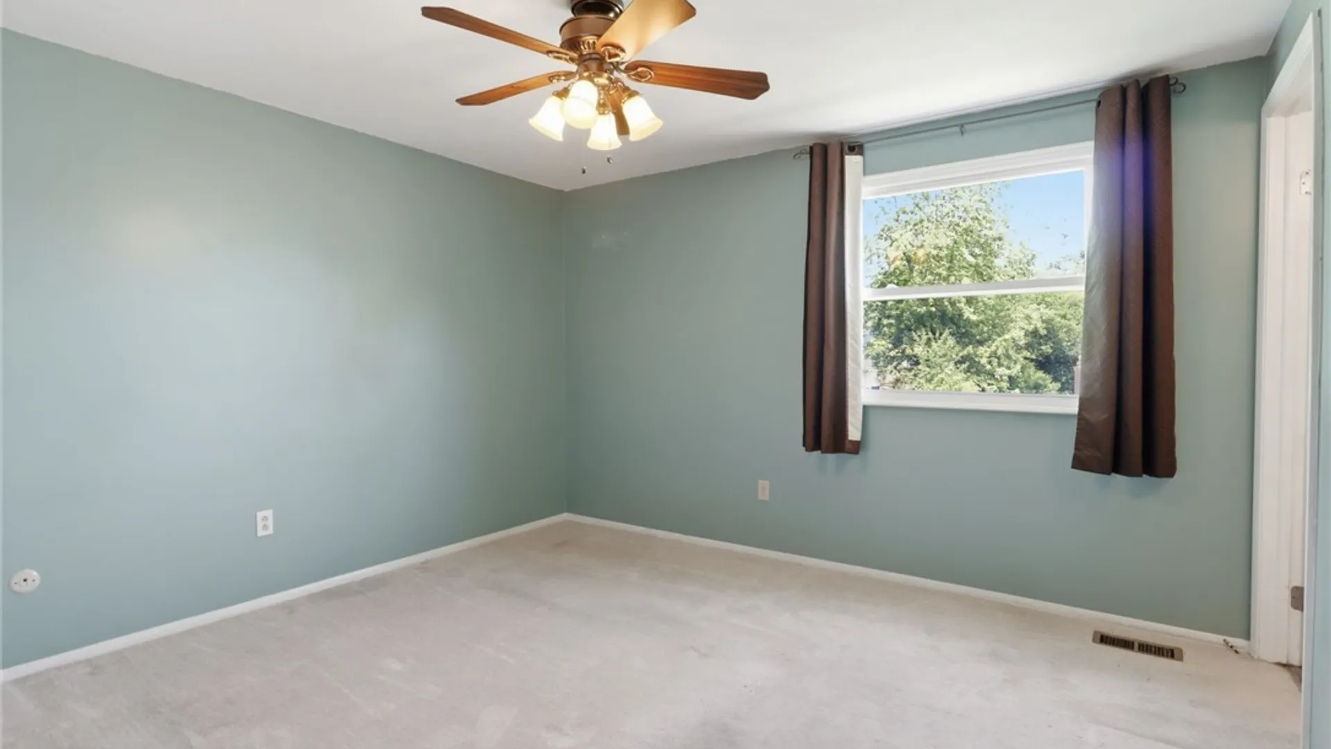 Property at 1394 Glidden Circle, Evans, NY 14047 13