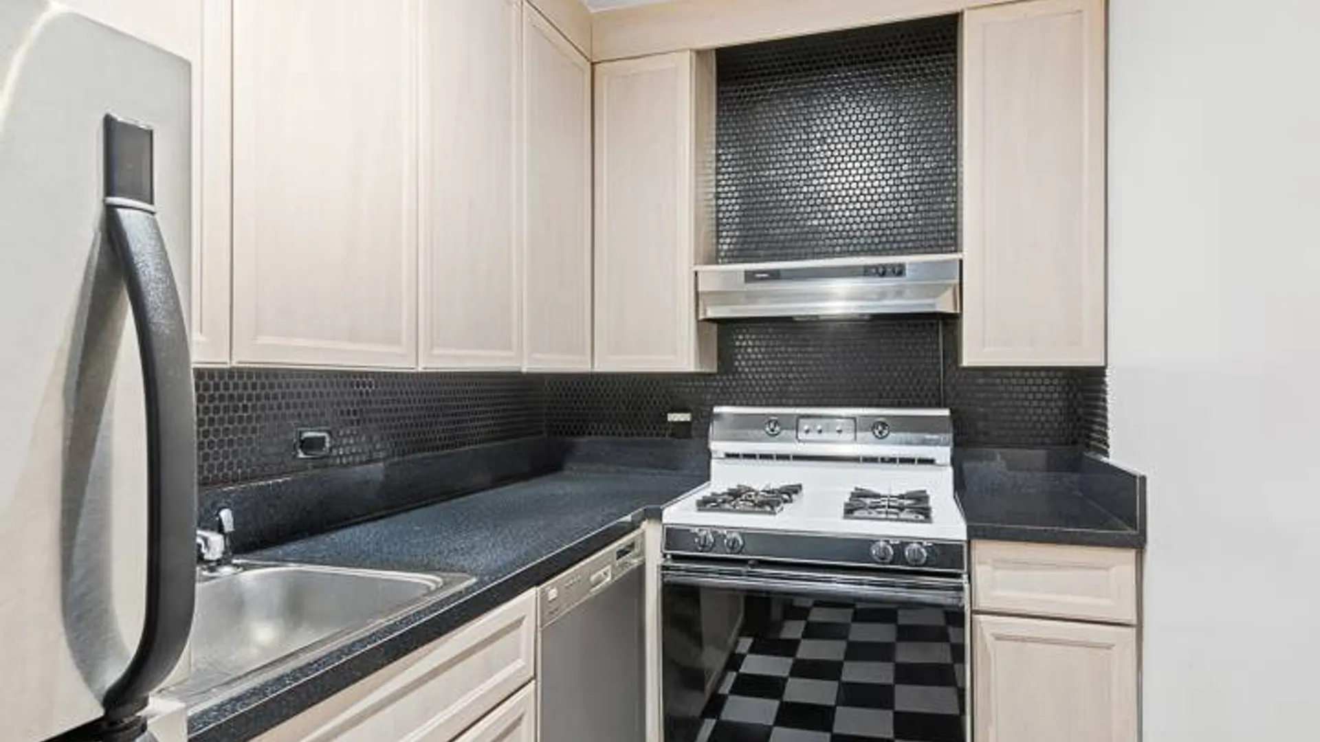 Property at 201 East 28th Street, New York, NY 10016 6