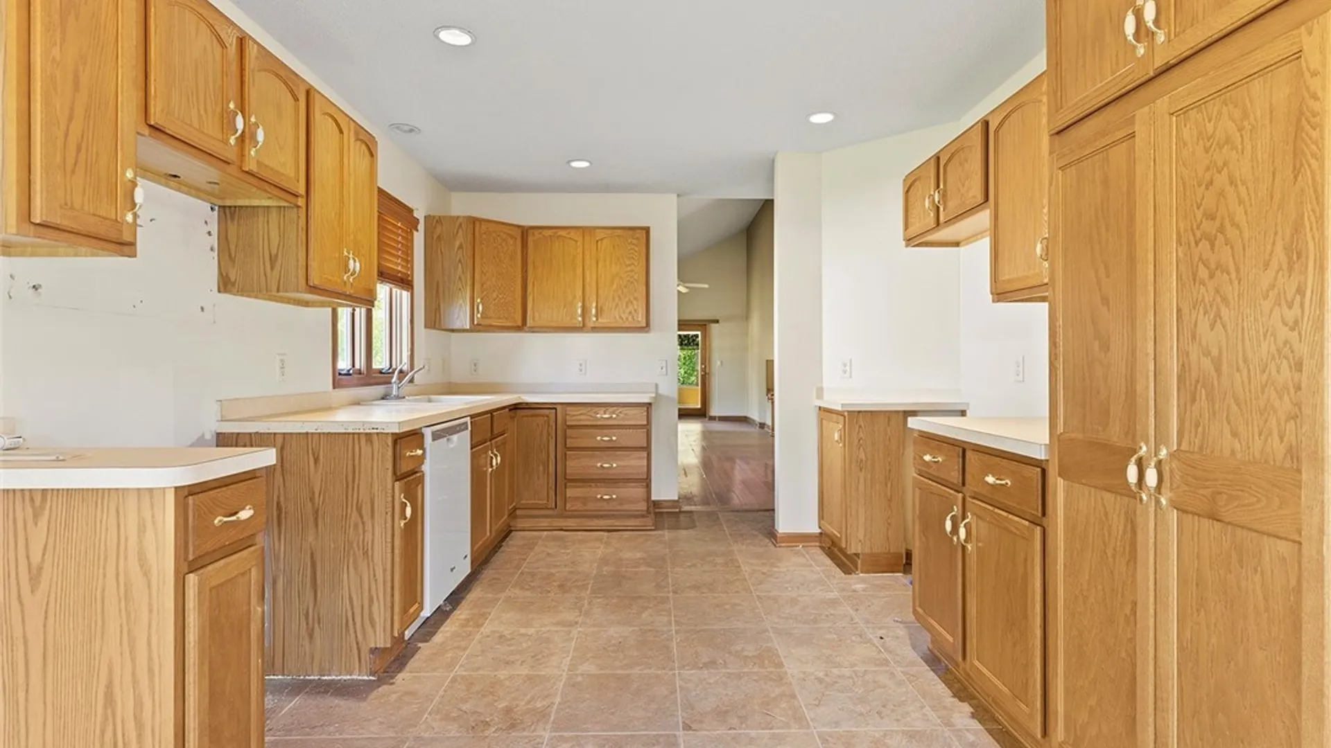 Property at 53 Elmleaf Drive, Cheektowaga, NY 14227 10