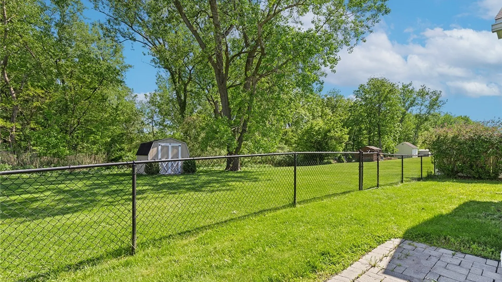 Property at 53 Elmleaf Drive, Cheektowaga, NY 14227 32