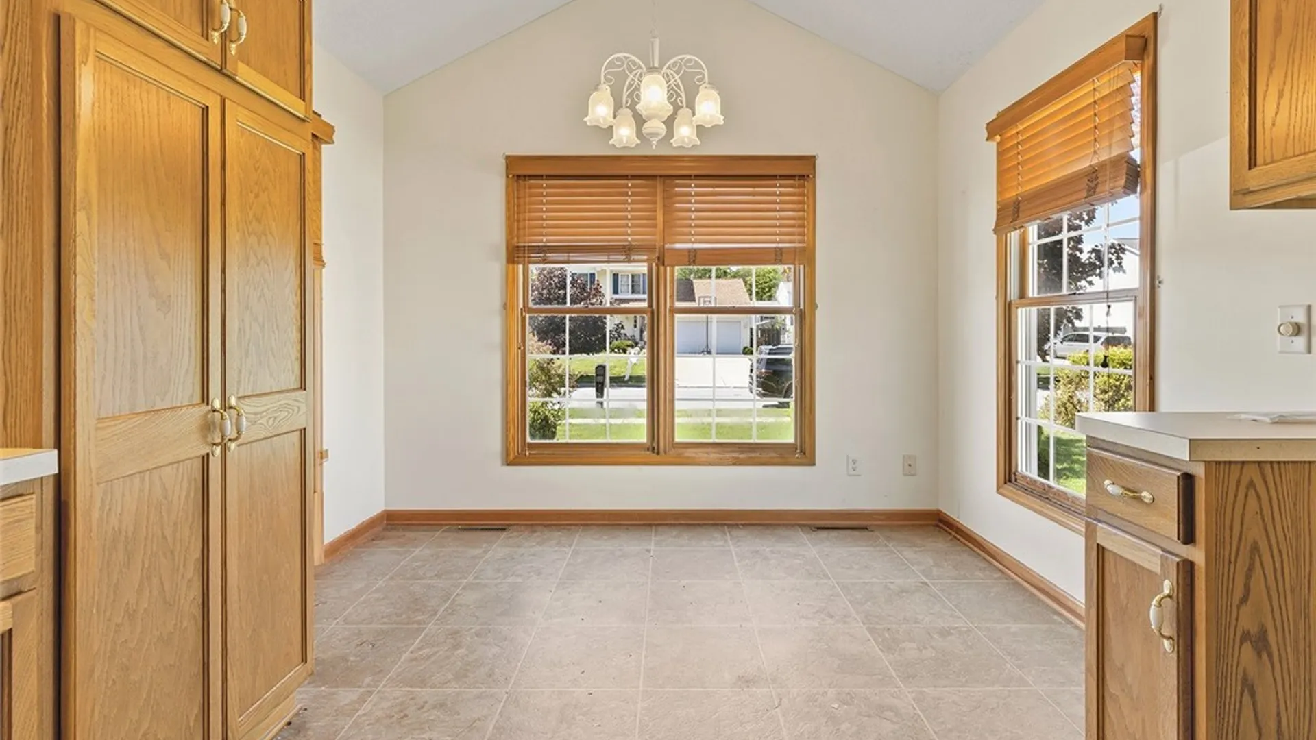 Property at 53 Elmleaf Drive, Cheektowaga, NY 14227 9