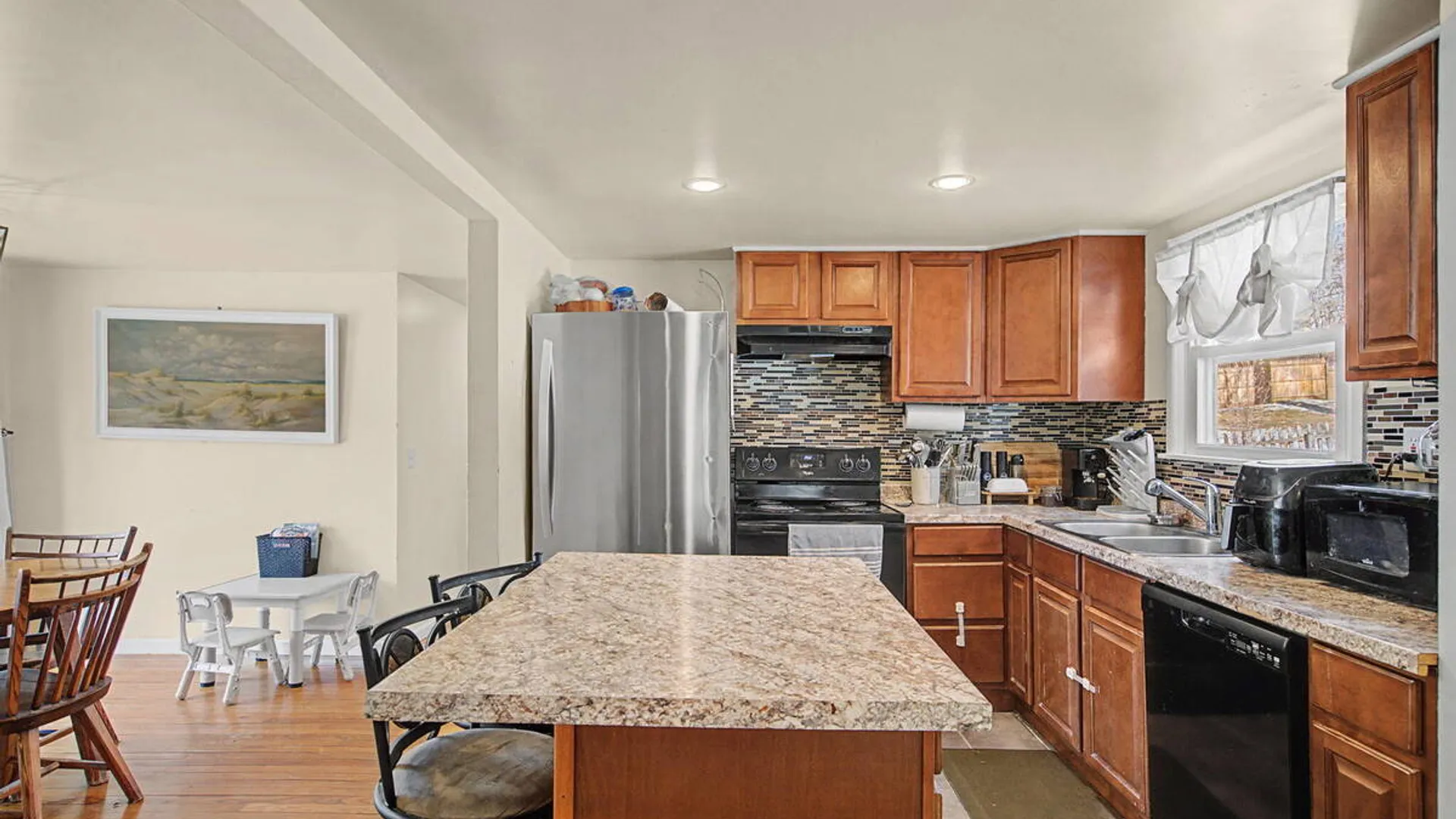 Property at 11 Cherry Lane, Guilderland, NY 12084 18