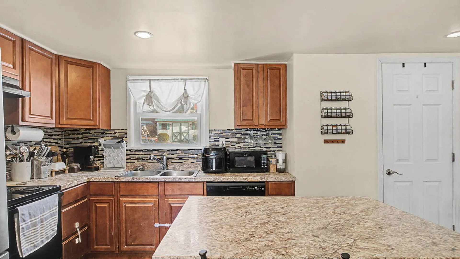 Property at 11 Cherry Lane, Guilderland, NY 12084 19