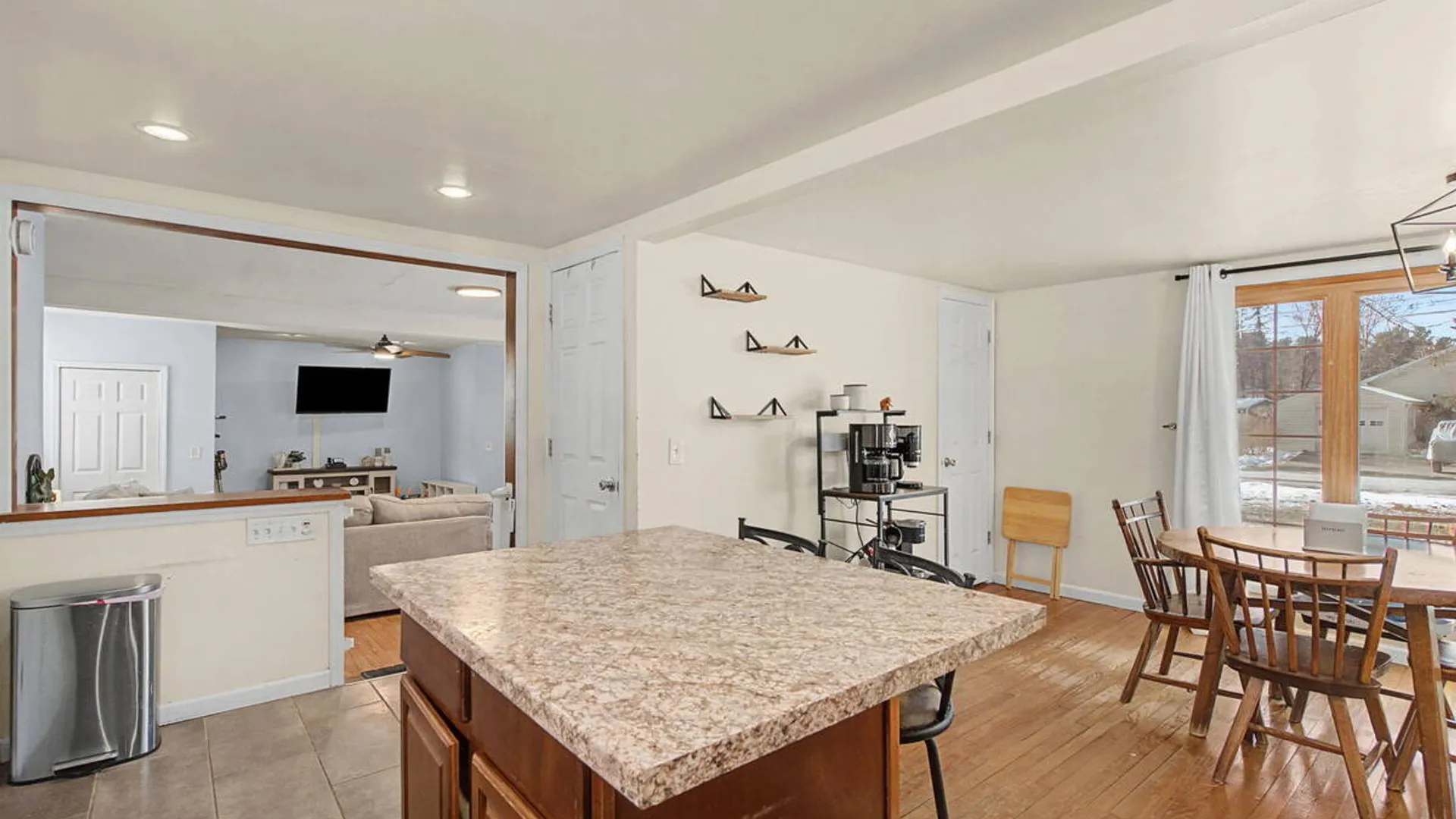Property at 11 Cherry Lane, Guilderland, NY 12084 22