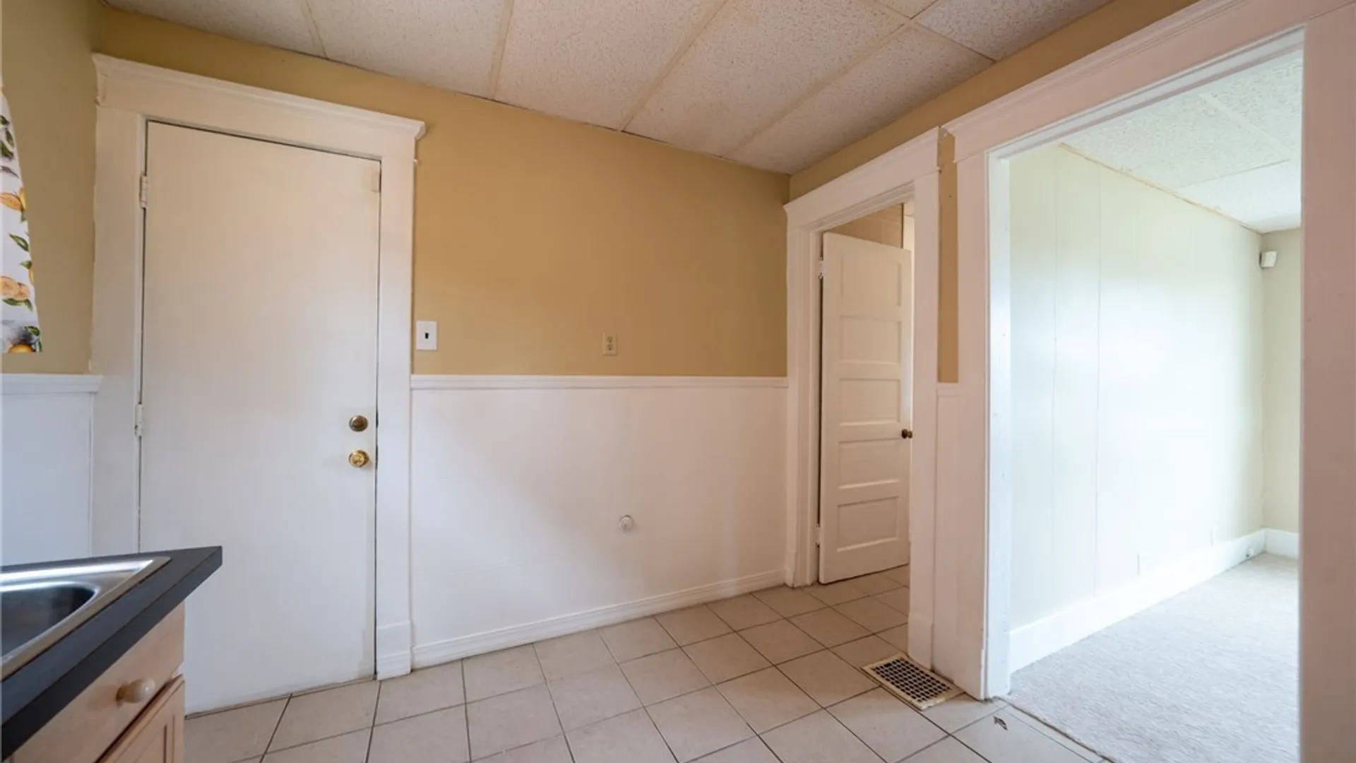Property at 15 Andrews Avenue, Cheektowaga, NY 14225 22