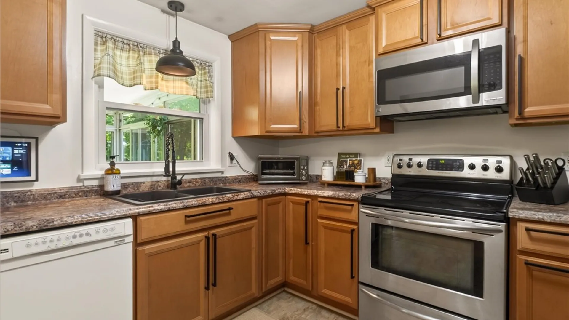 Property at 15 White Oak Lane, Perinton, NY 14450 12