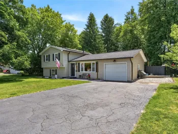 15 White Oak Lane, Perinton, NY 14450