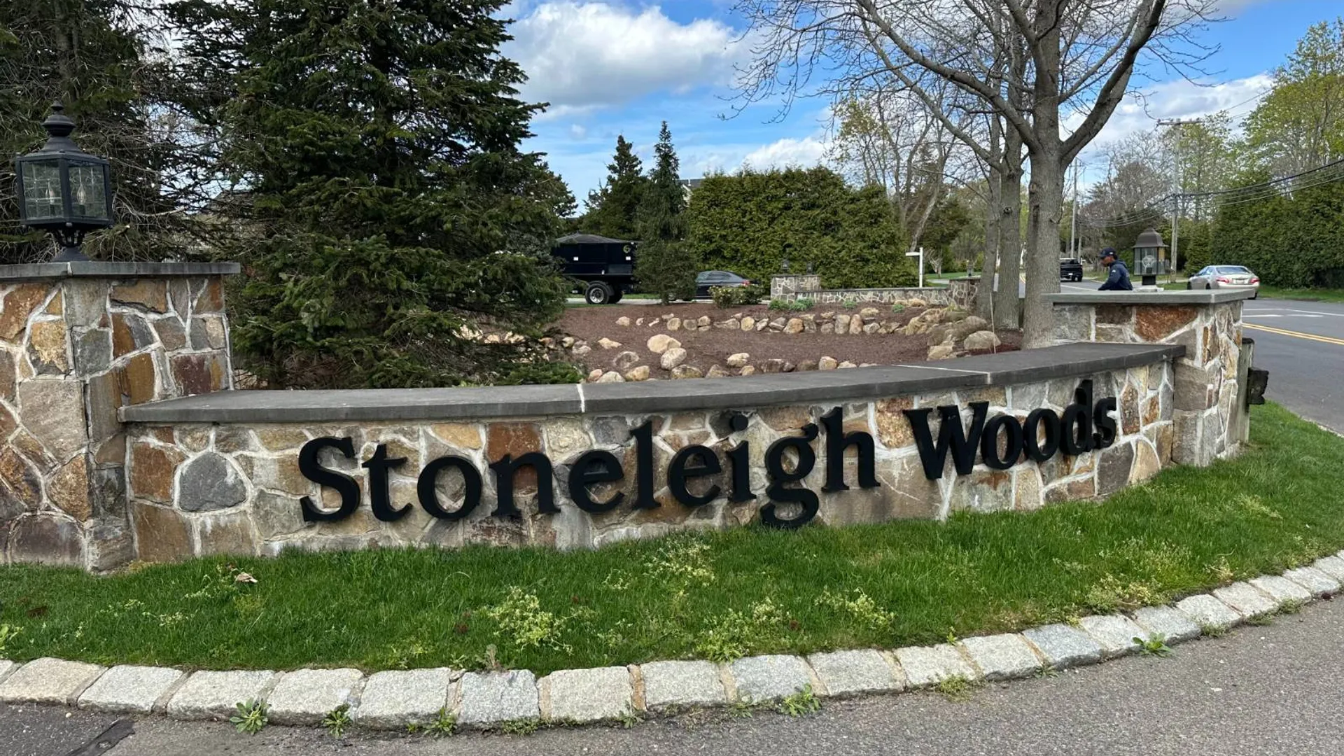 Property at 156 Stoneleigh Dr, Riverhead, NY 11901 2