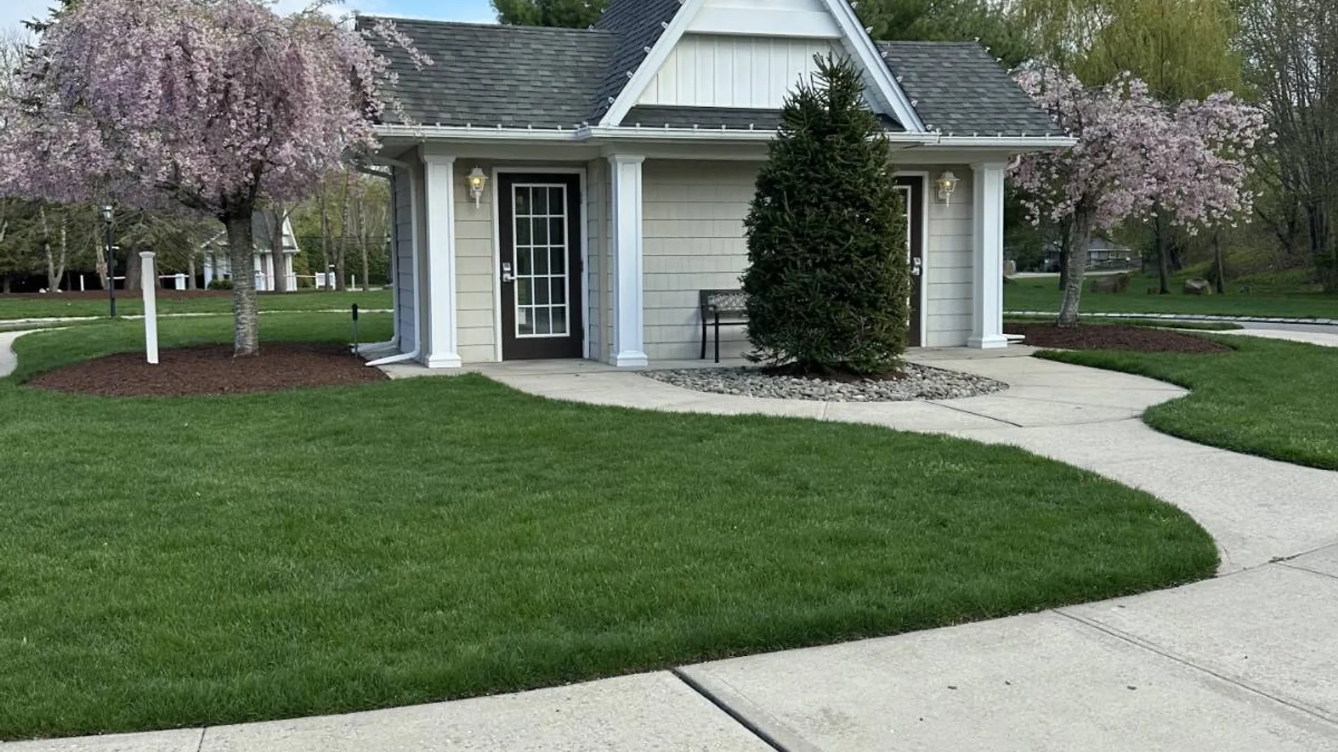 Property at 156 Stoneleigh Dr, Riverhead, NY 11901 3