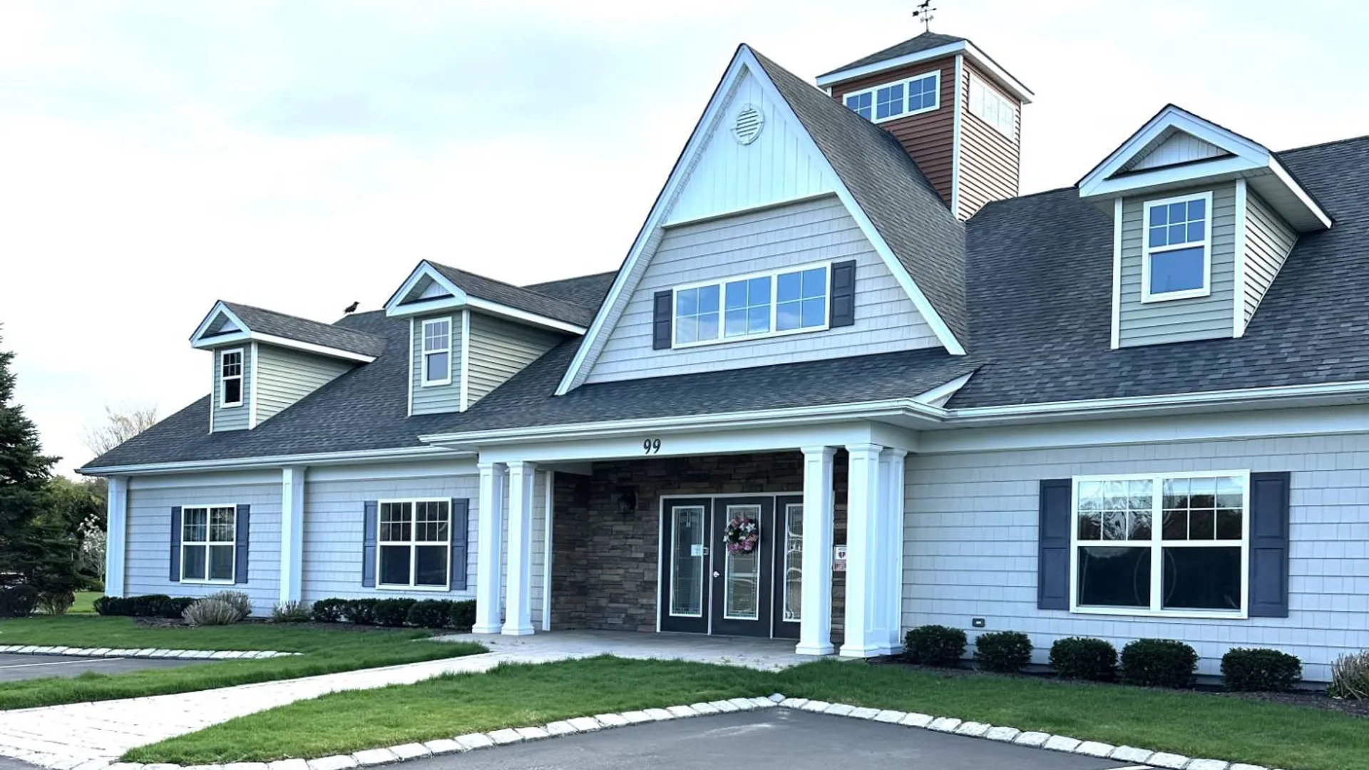 Property at 156 Stoneleigh Dr, Riverhead, NY 11901 4