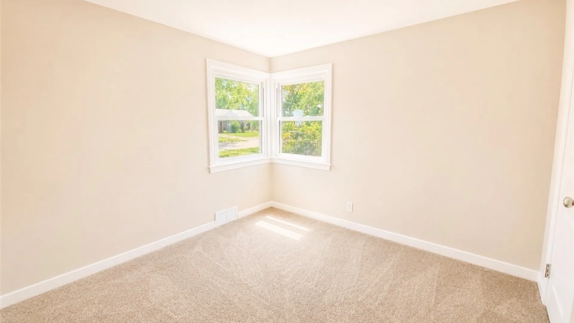 Property at 456 Wendel Ave, Tonawanda, NY 14223 16