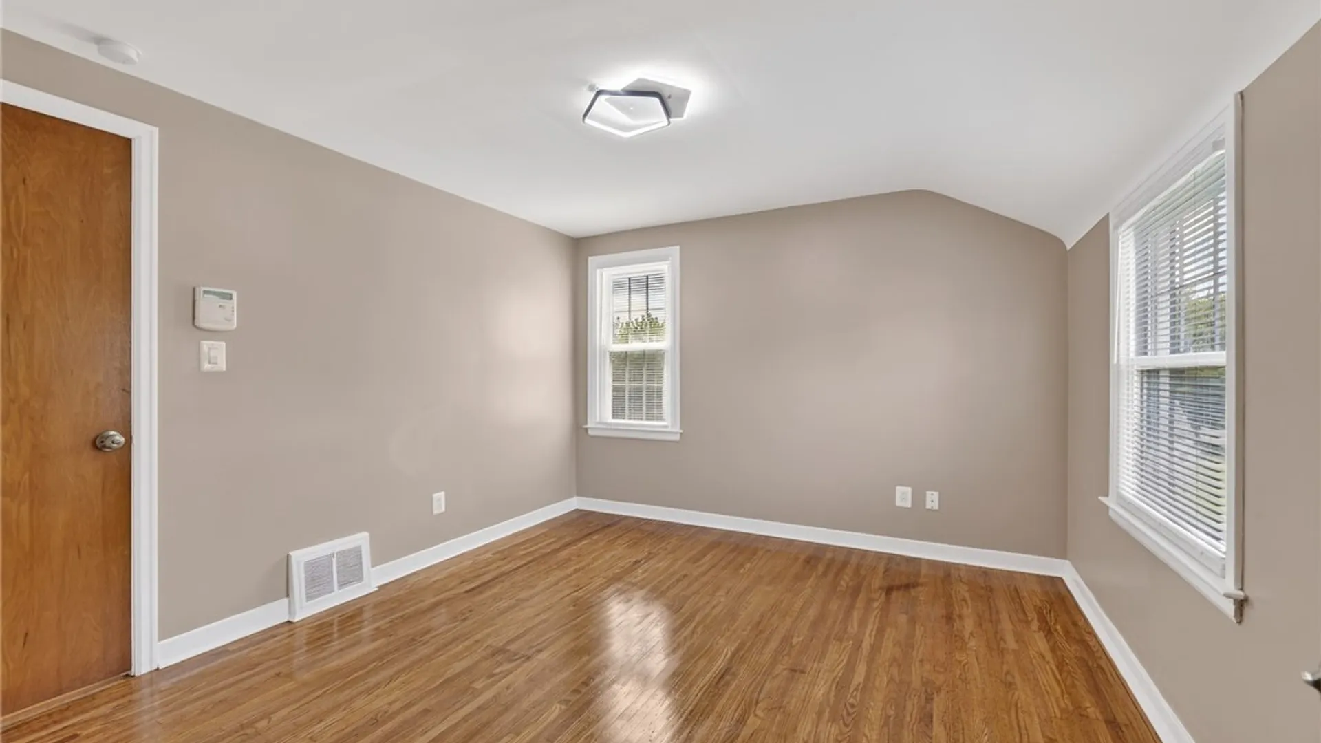 Property at 121 Southgate Road, Cheektowaga, NY 14215 32